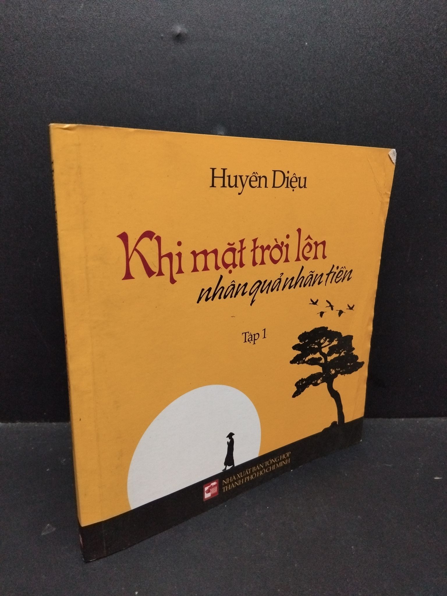 Khi mặt trời lên nhân quả nhãn tiền tập 1 mới 70% ố vàng gấp bìa HCM1209 Huyền Diệu TÂM LINH - TÔN GIÁO - THIỀN