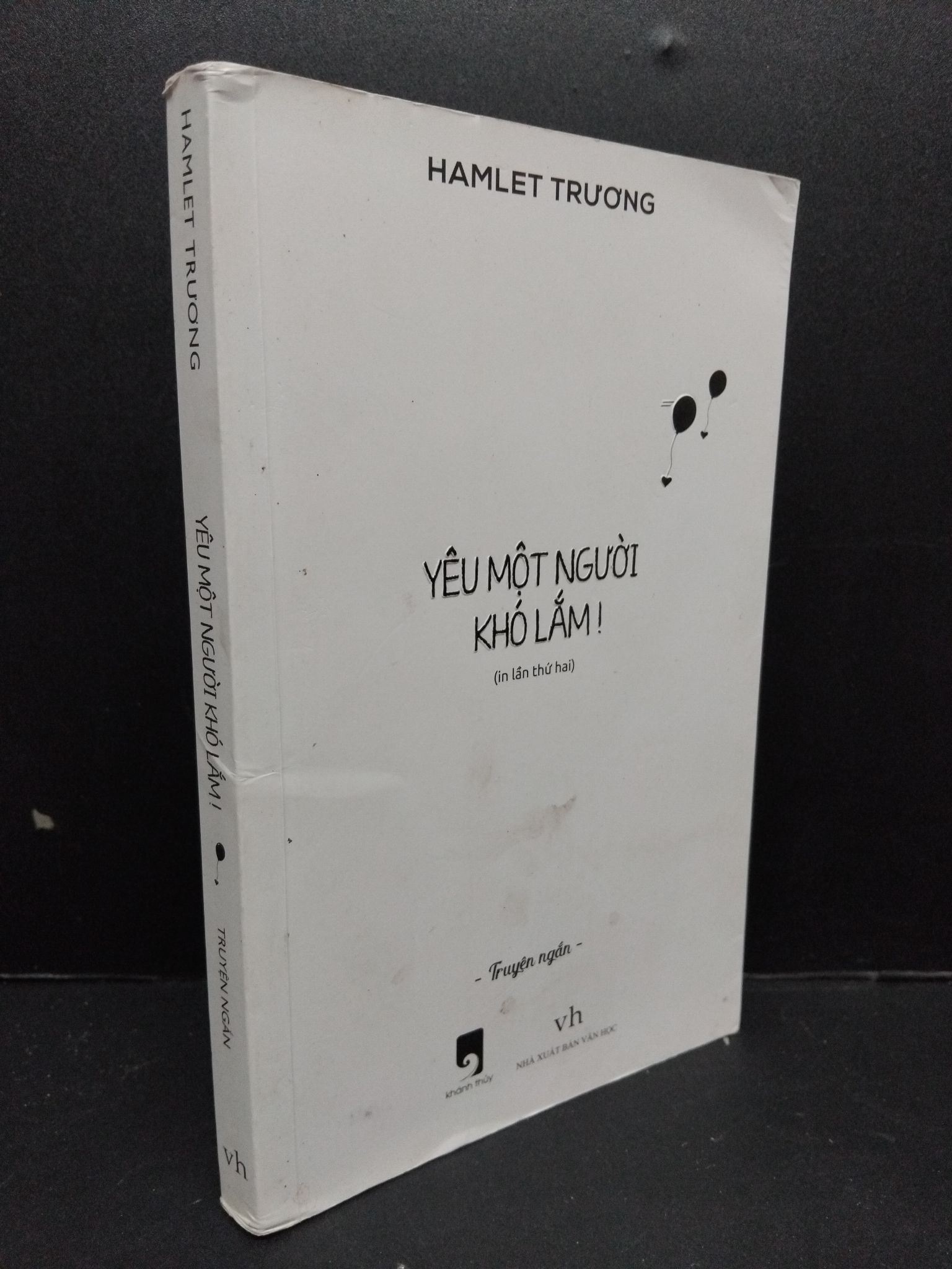 Yêu một người khó lắm! Hamlet Trương 70% ố vàng bẩn bìa 2017 HCM.ASB2009