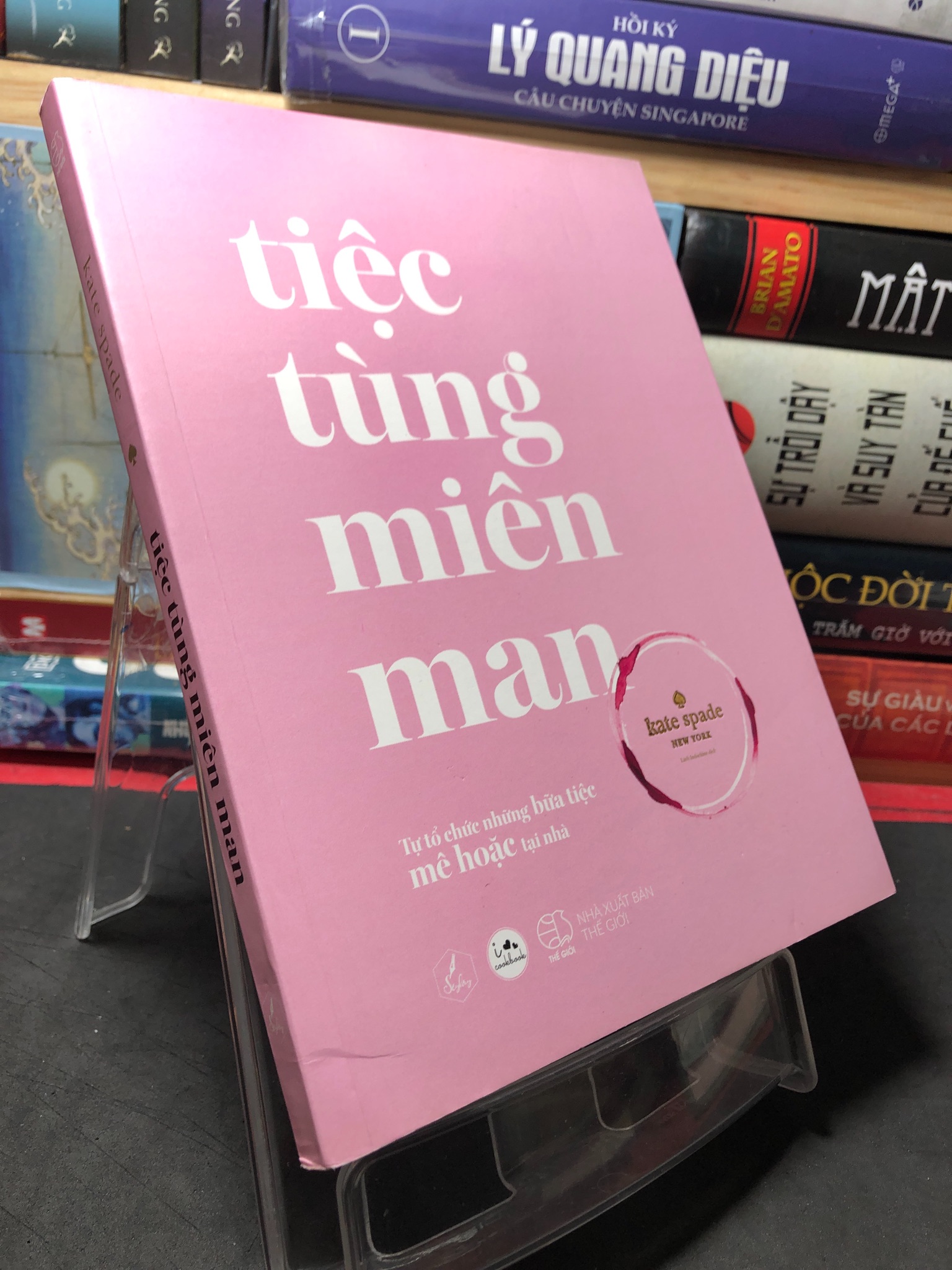 Tiệc tùng miên man - tự tổ chức những bữa tiệc mê hoặc tại nhà 2019 mới 90% Kate Spade HPB2709 KỸ NĂNG