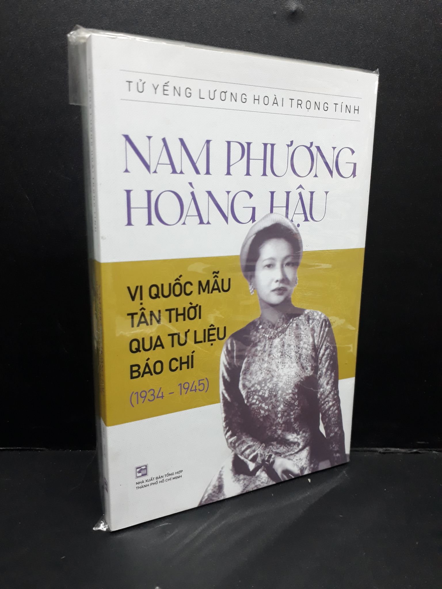 Nam Phương Hoàng hậu vị Quốc mẫu Tân thời qua tư liệu báo chí mới 100% HCM2809 Tử Yếng Lương Hoài Trọng Tính LỊCH SỬ - CHÍNH TRỊ - TRIẾT HỌC