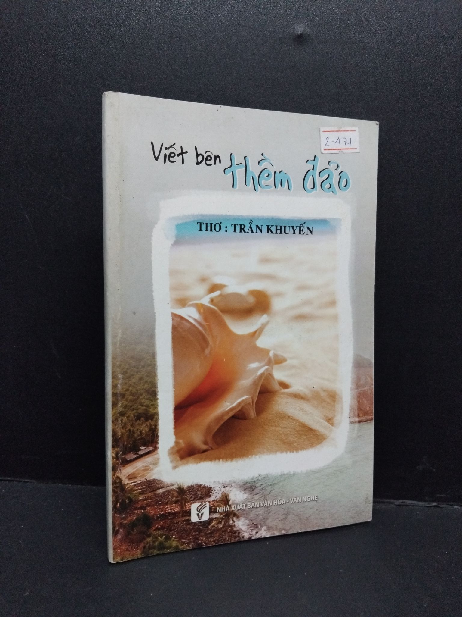 Viết bên thềm đảo mới 80% ố nhẹ có viết trang đầu 2015 HCM2809 Trần Khuyến VĂN HỌC