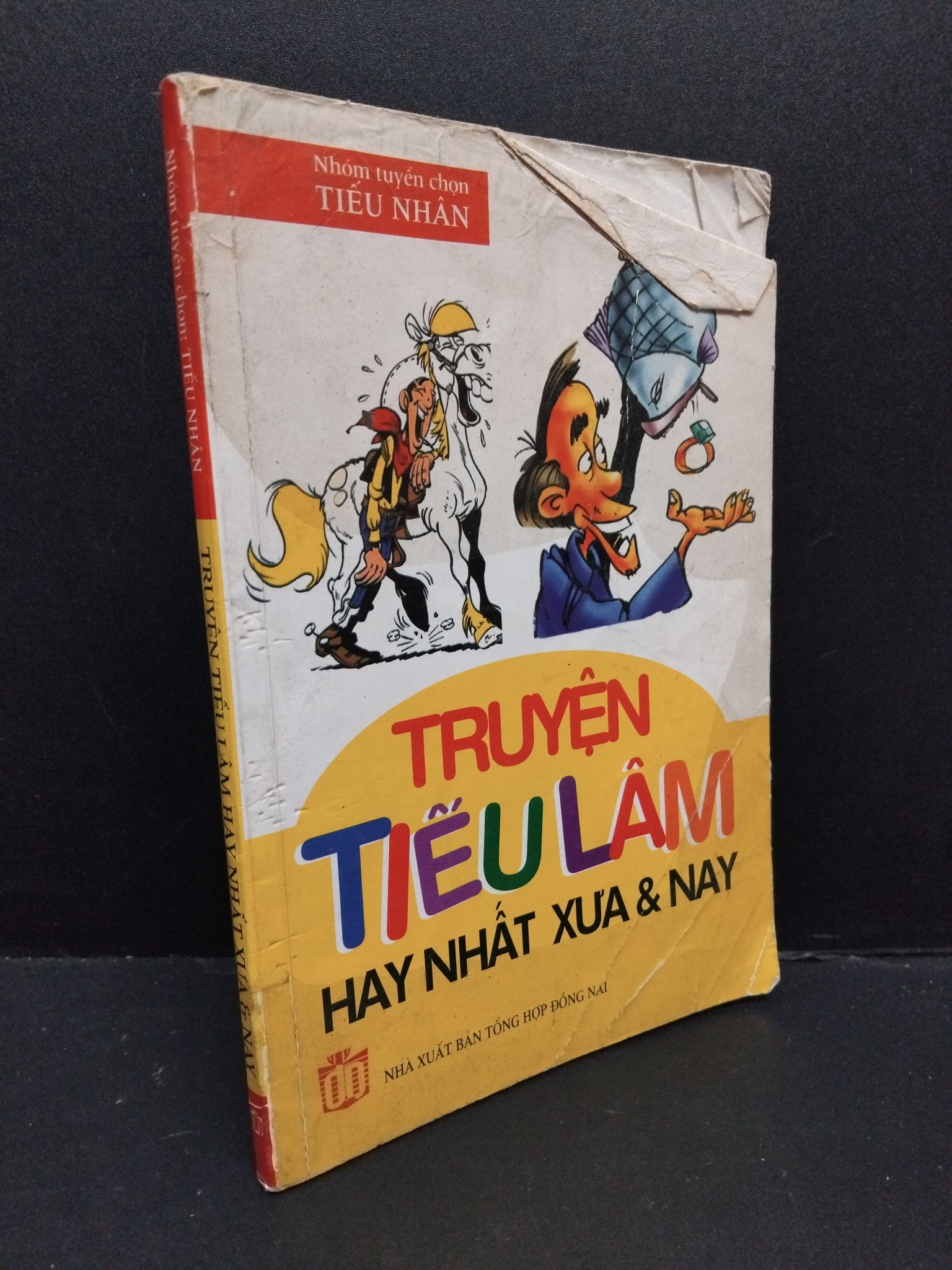 Truyện tiếu lâm hay nhất xưa và nay mới 70% bẩn bìa ố vàng rách trang cuối HCM2809 VĂN HỌC