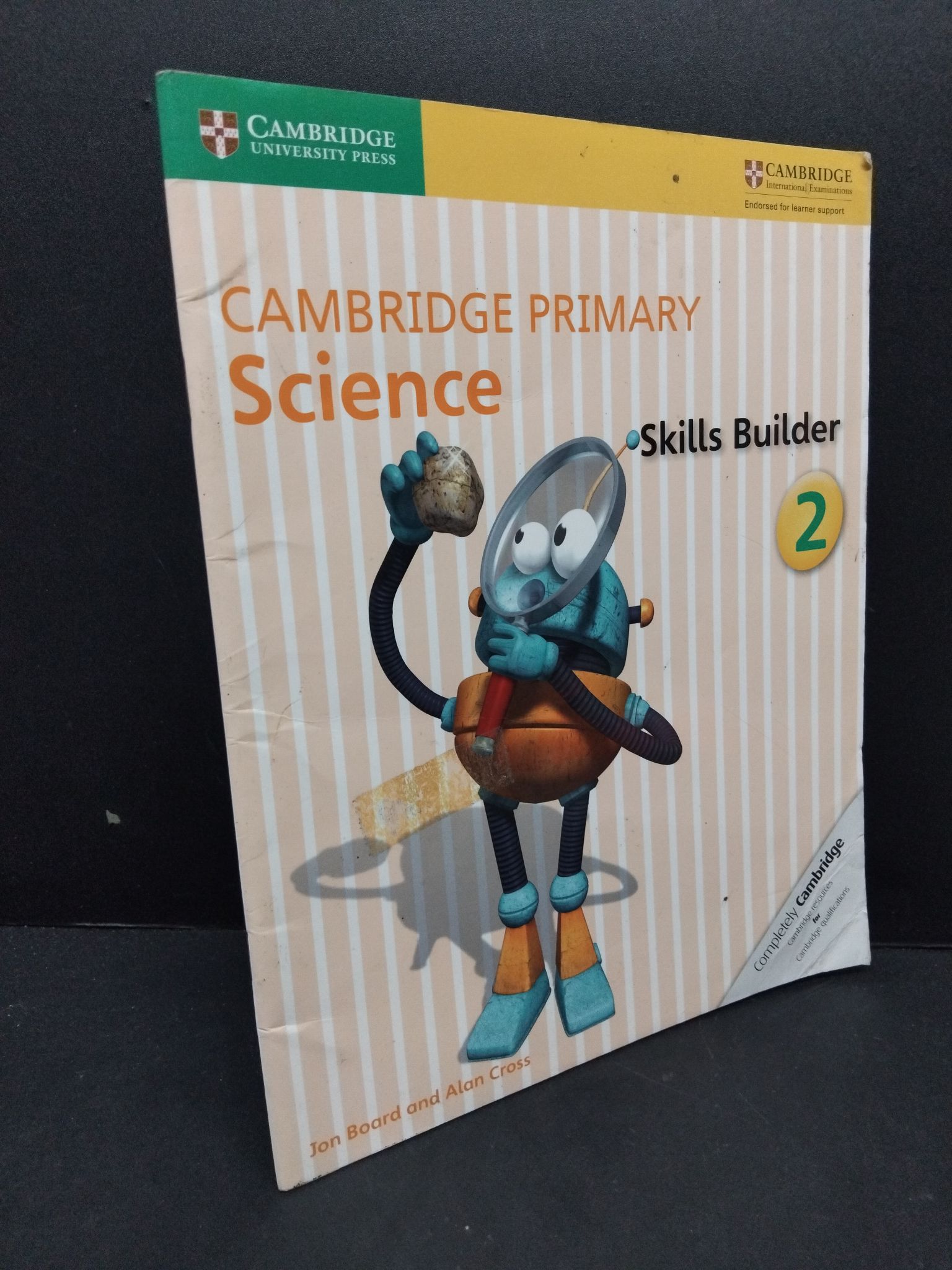 Cambridge primary science skills builder 2 mới 80% ẩm góc ố nhẹ HCM2809 NGOẠI VĂN