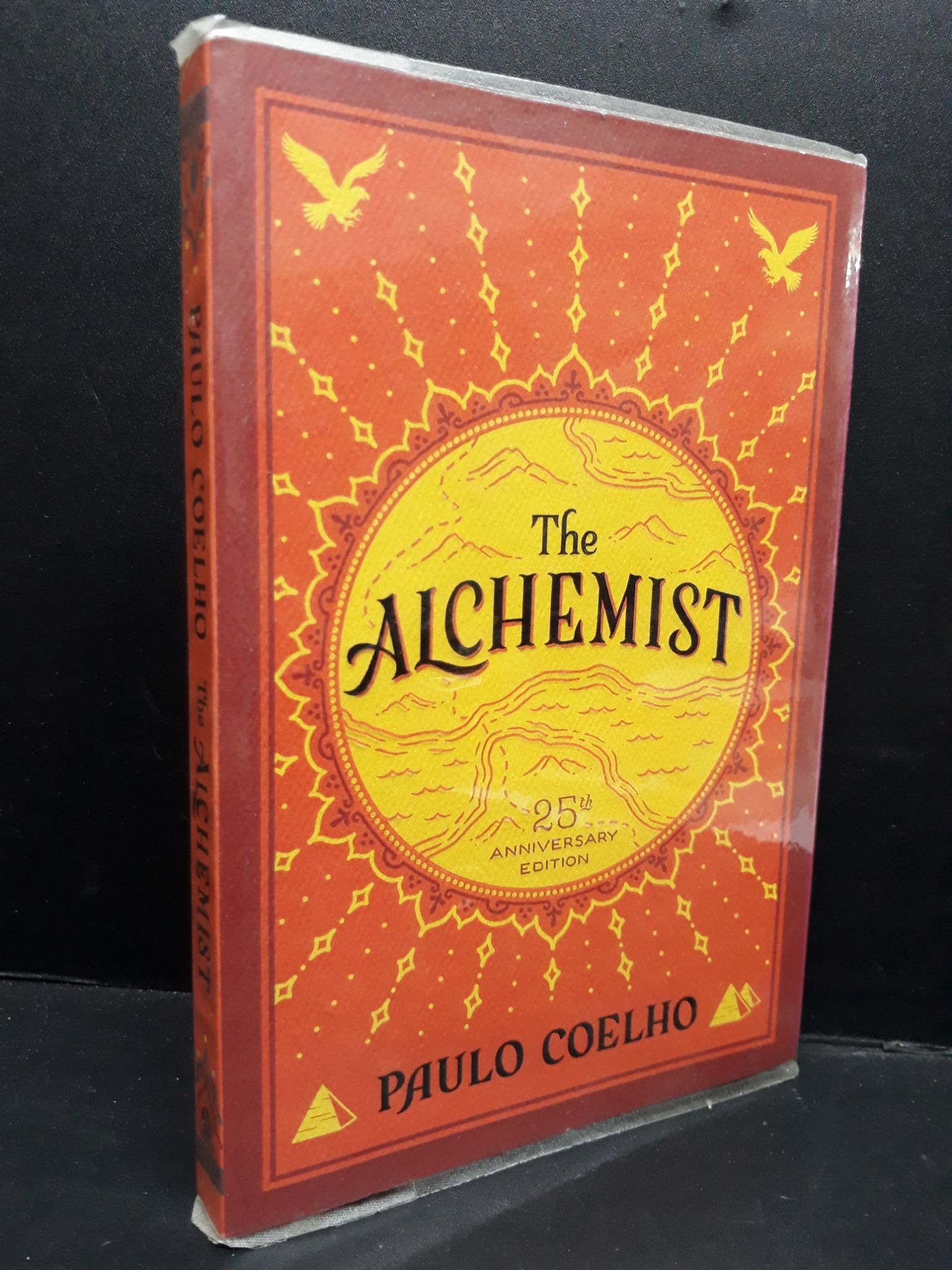 The Alchemist mới 70% bẩn bìa, lỗi trang, bị cắt HCM1410 Paulo Coelho NGOẠI VĂN