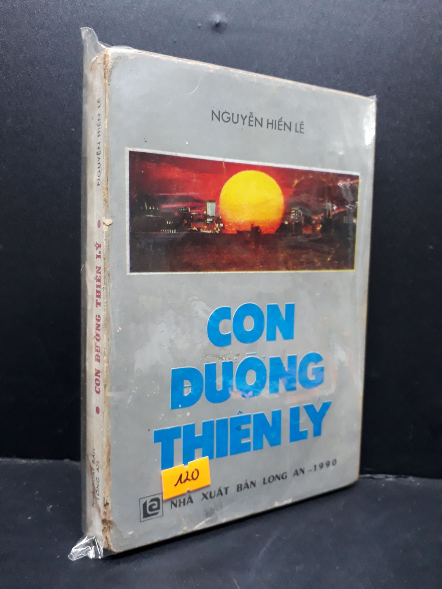 Con đường thiên lý mới 70% bẩn bìa, ố vàng HCM1710 Nguyễn Hiến Lê VĂN HỌC