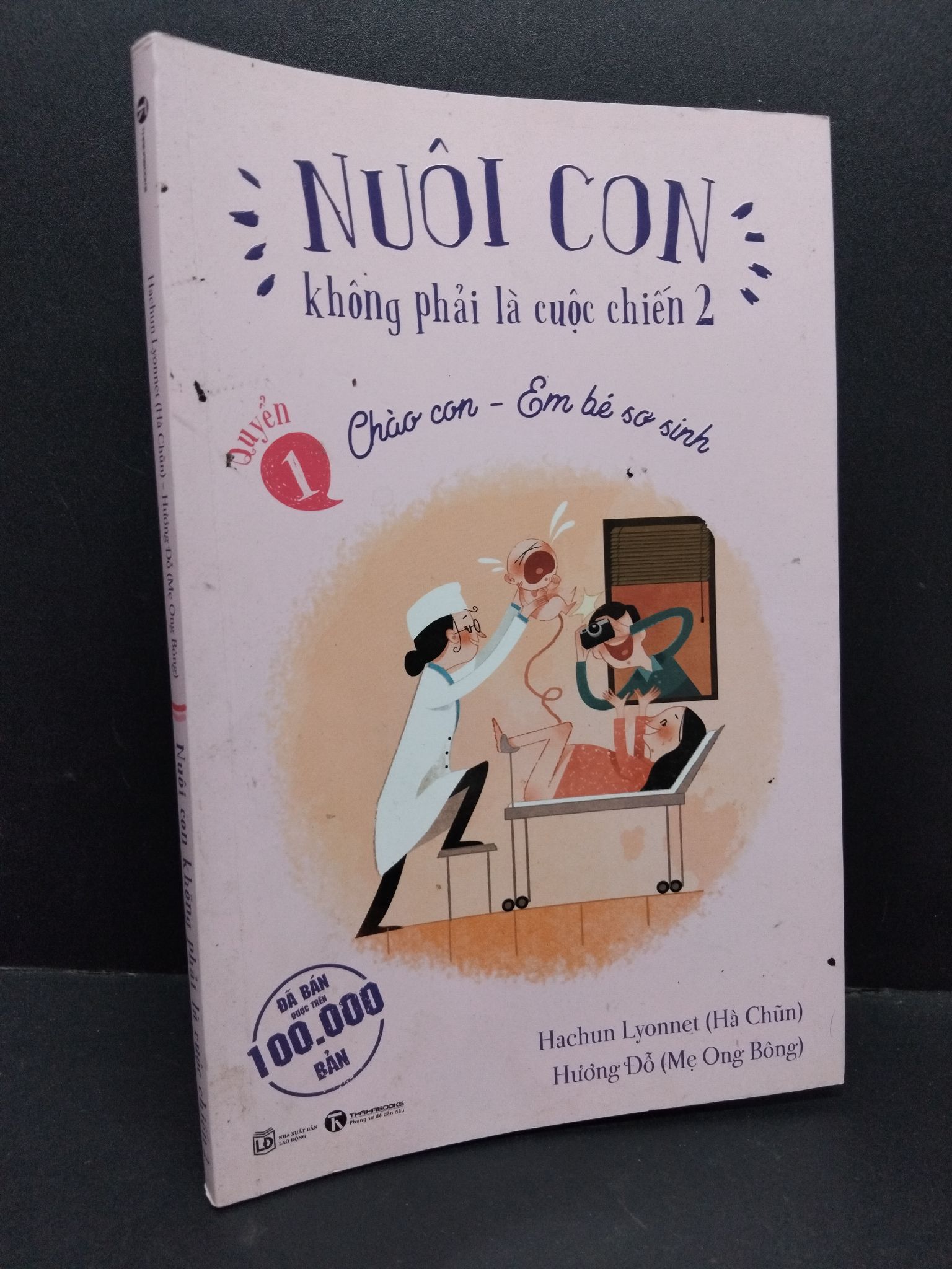 Nuôi con không phải là cuộc chiến 2 quyển 1 mới 80% bẩn nhẹ 2023 HCM1410 Hachun Lyonnet - Hương Đỗ MẸ VÀ BÉ