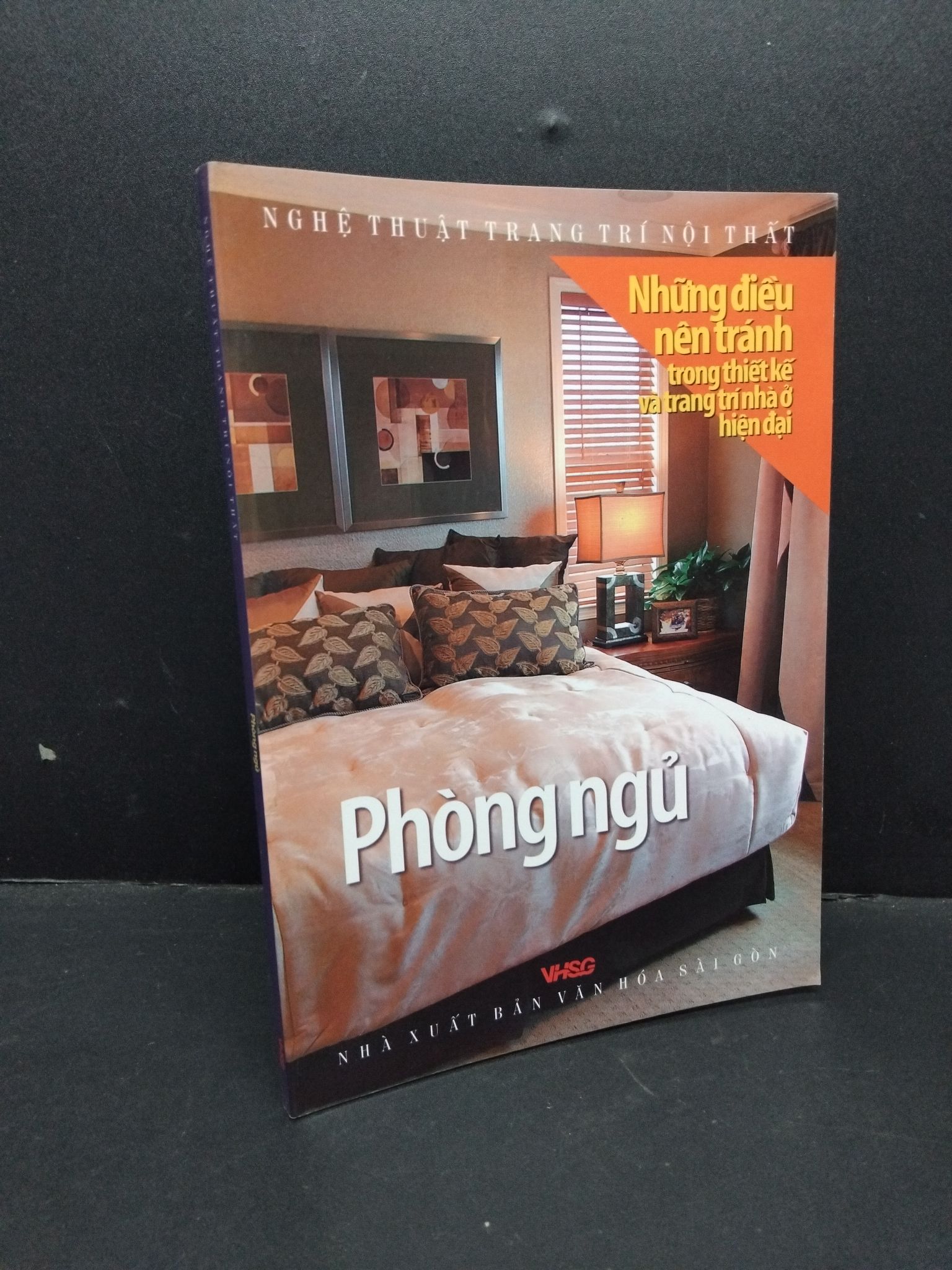 Nghệ thuật trang trí nội thất phòng ngủ mới 90% bẩn bìa, ố nhẹ 2009 HCM1710 Phạm Kim Thạch TẠP CHÍ, THIẾT KẾ, THỜI TRANG