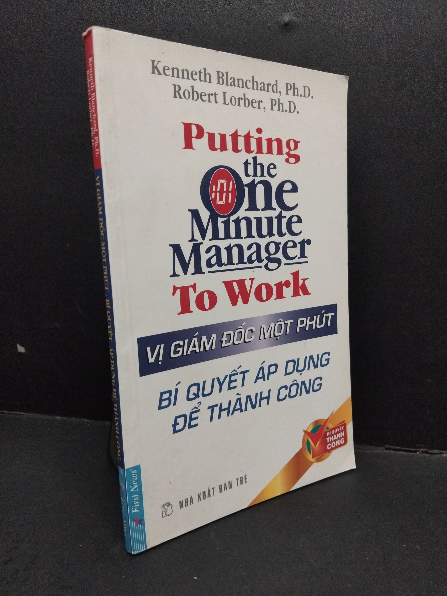 Vị giám đốc một phút - Bí quyết áp dụng để thành công mới 80% ố rách nhẹ 2007 HCM1410 QUẢN TRỊ