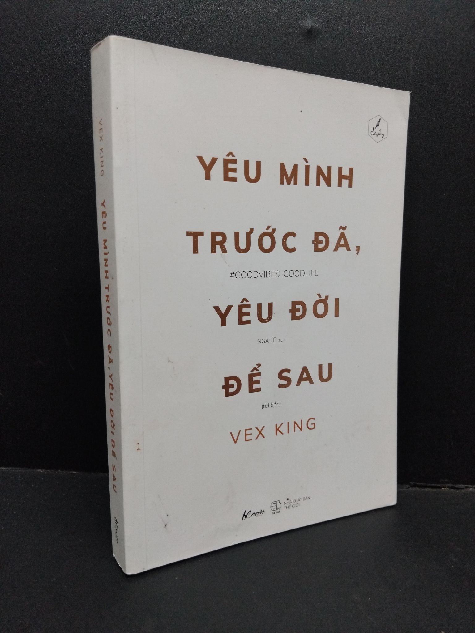 Yêu mình trước đã, yêu đời để sau mới 90% ố bẩn nhẹ 2022 HCM1410 Vex King TÂM LÝ