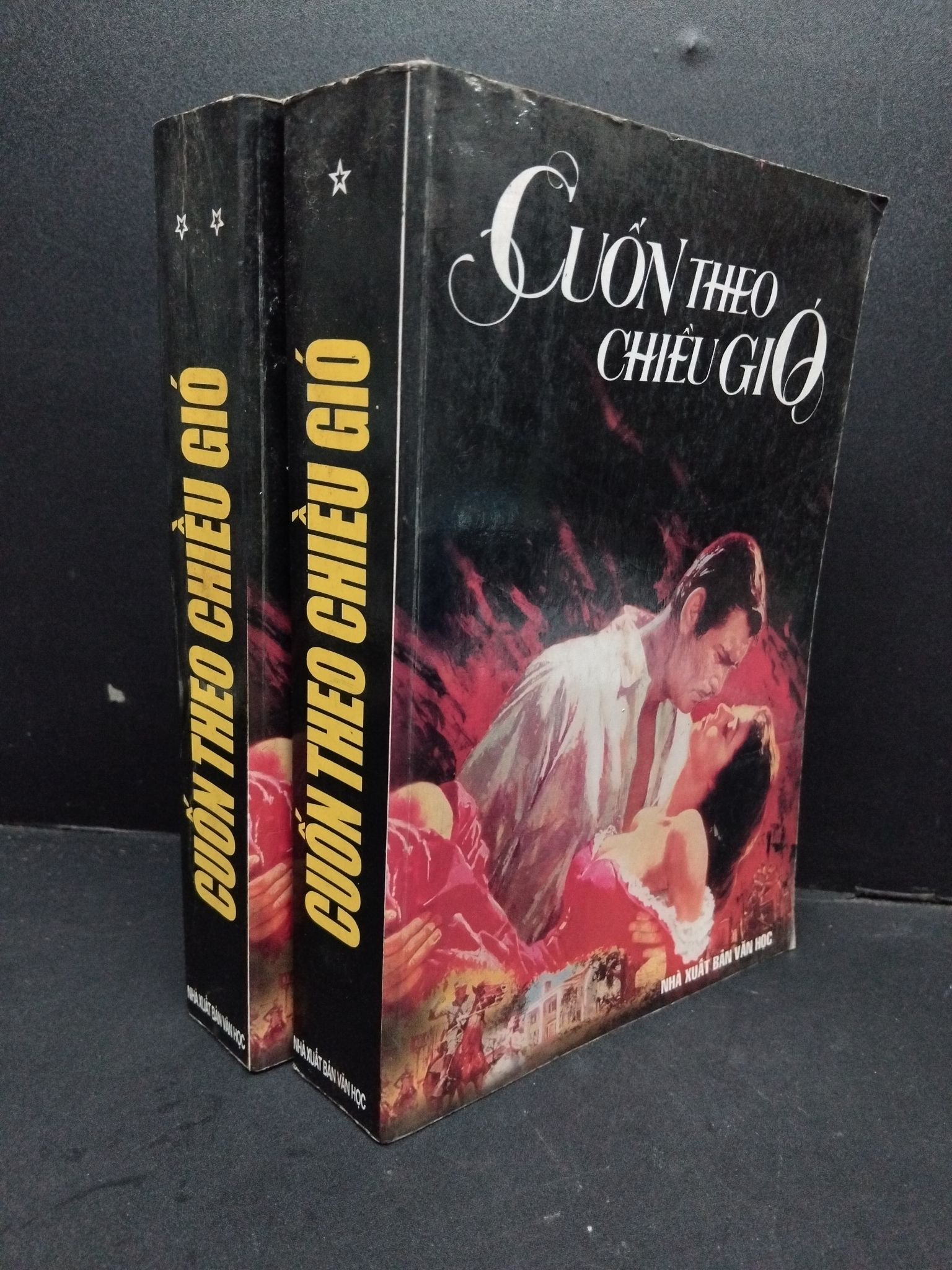 Bộ 2 cuốn Cuốn theo chiều gió (tập 1,2) mới 60% bẩn bìa, ố vàng, bung trang, gấp bìa 1997 HCM2110 Margaret Mitchell VĂN HỌC