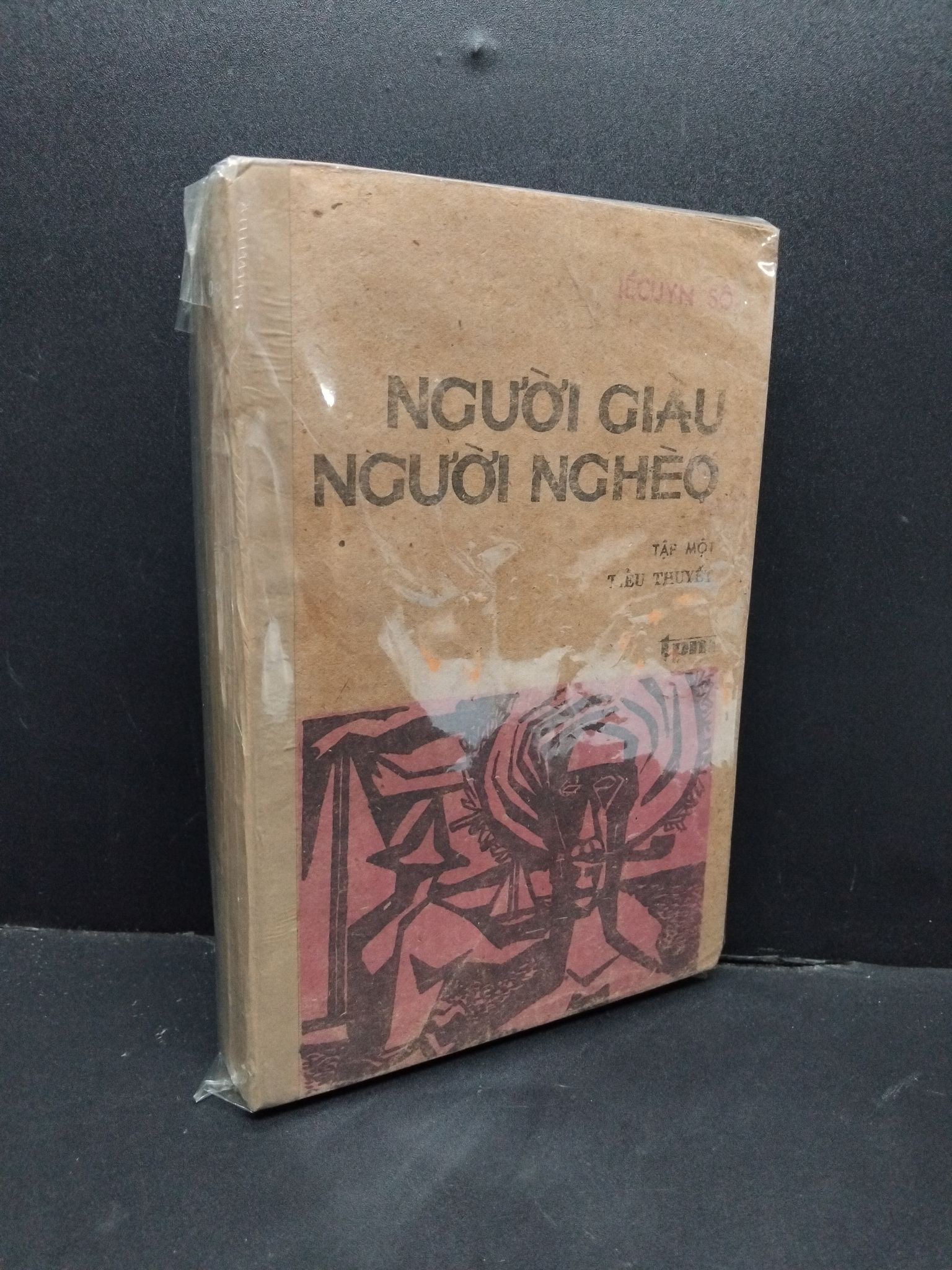 Người giàu người nghèo tập 1 mới 60% bẩn bìa, ố vàng HCM2110 Iecuyn So VĂN HỌC