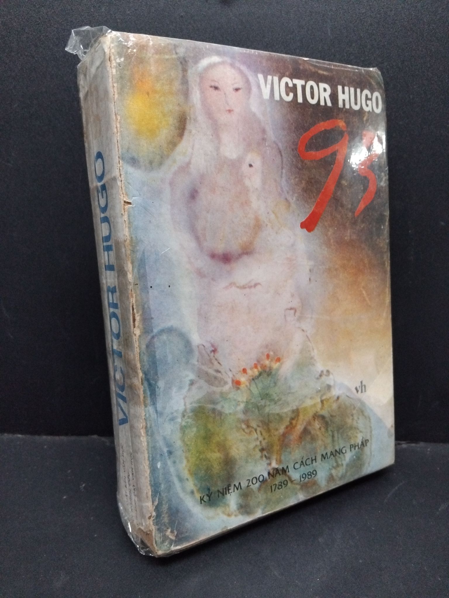 93 mới 60% bẩn bìa, ố vàng, rách bìa, rách gáy, có chữ viết trang cuối 1989 HCM2110 Victor Hugo VĂN HỌC