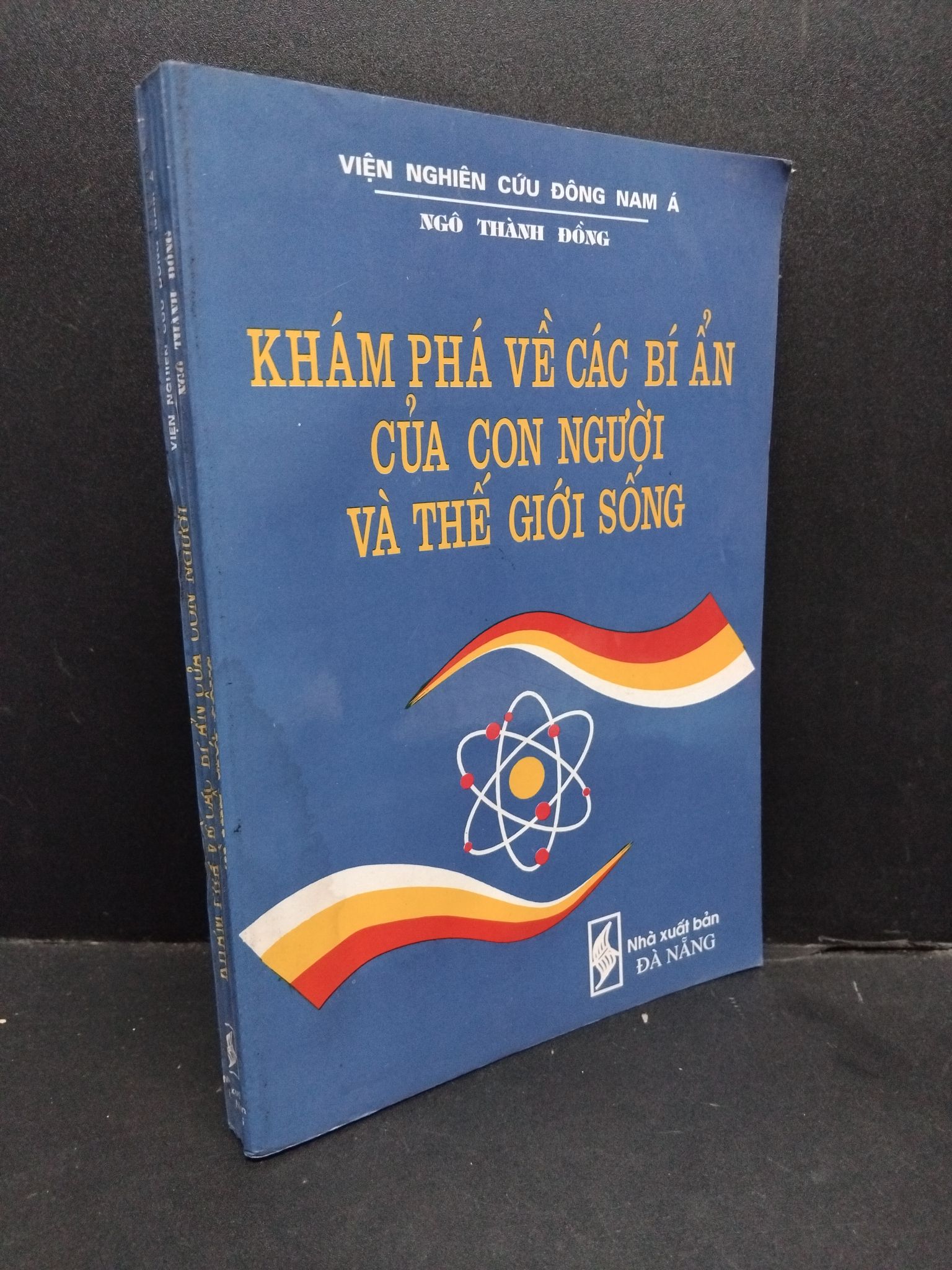 Khám phá về các bí ẩn của con người và thế giới sống mới 70% bẩn bìa, ố vàng, ẩm 1998 HCM2410 Ngô Thành Đồng KHOA HỌC ĐỜI SỐNG