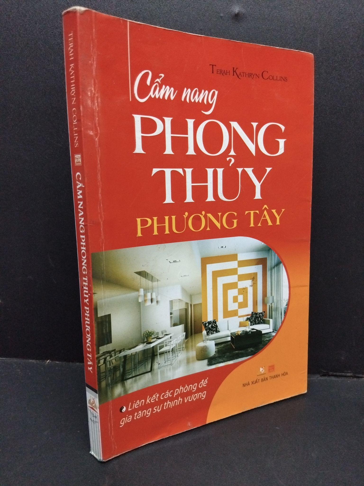 Cẩm nang phong thủy phương tây mới 70% bẩn bìa, ố, ẩm nhẹ, tróc gáy, tróc bìa, có viết và highlight 2015 HCM2410 Terah Kathryn Collins TÂM LINH - TÔN GIÁO - THIỀN