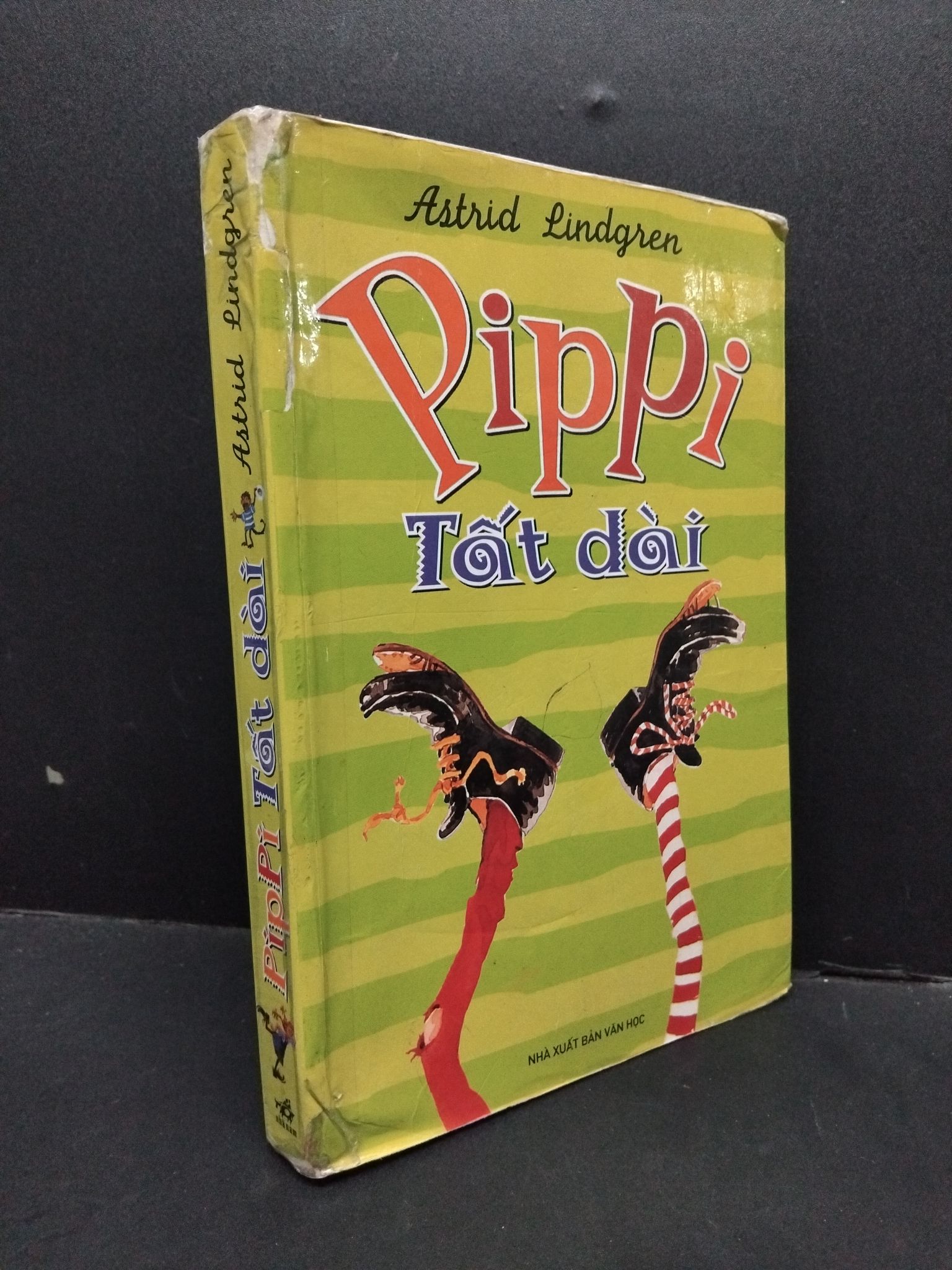 Pippi tất dài Astrid Lindfren mới 60% bẩn bìa, ố nhẹ, tróc gáy, tróc bìa, có chữ viết, ẩm 2013 HCM.ASB3010