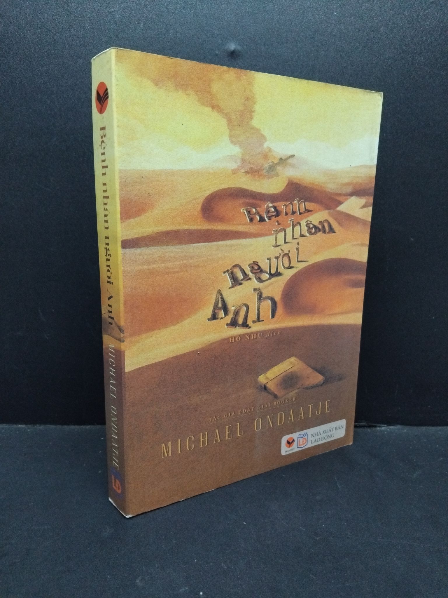 Bệnh nhân người Anh Michael Ondaatje mới 80% bẩn bìa, ố nhẹ, tróc gáy nhẹ 2016 HCM.ASB3010