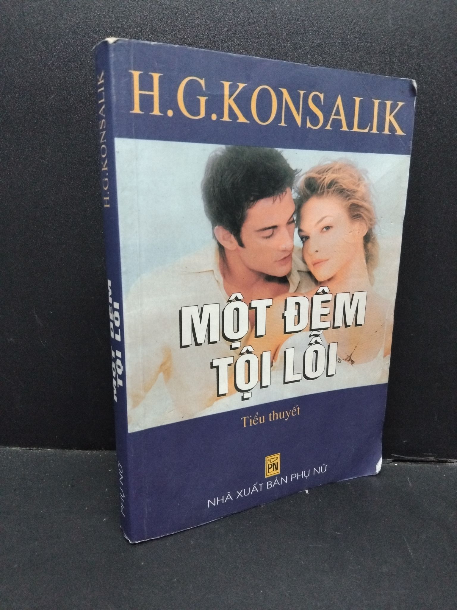 Một đêm tội lỗi H.G.Konsalik mới 60% bẩn bìa, ố nhẹ, tróc gáy, tróc bìa, có chữ viết, ẩm, vẽ 2000 HCM.ASB3010