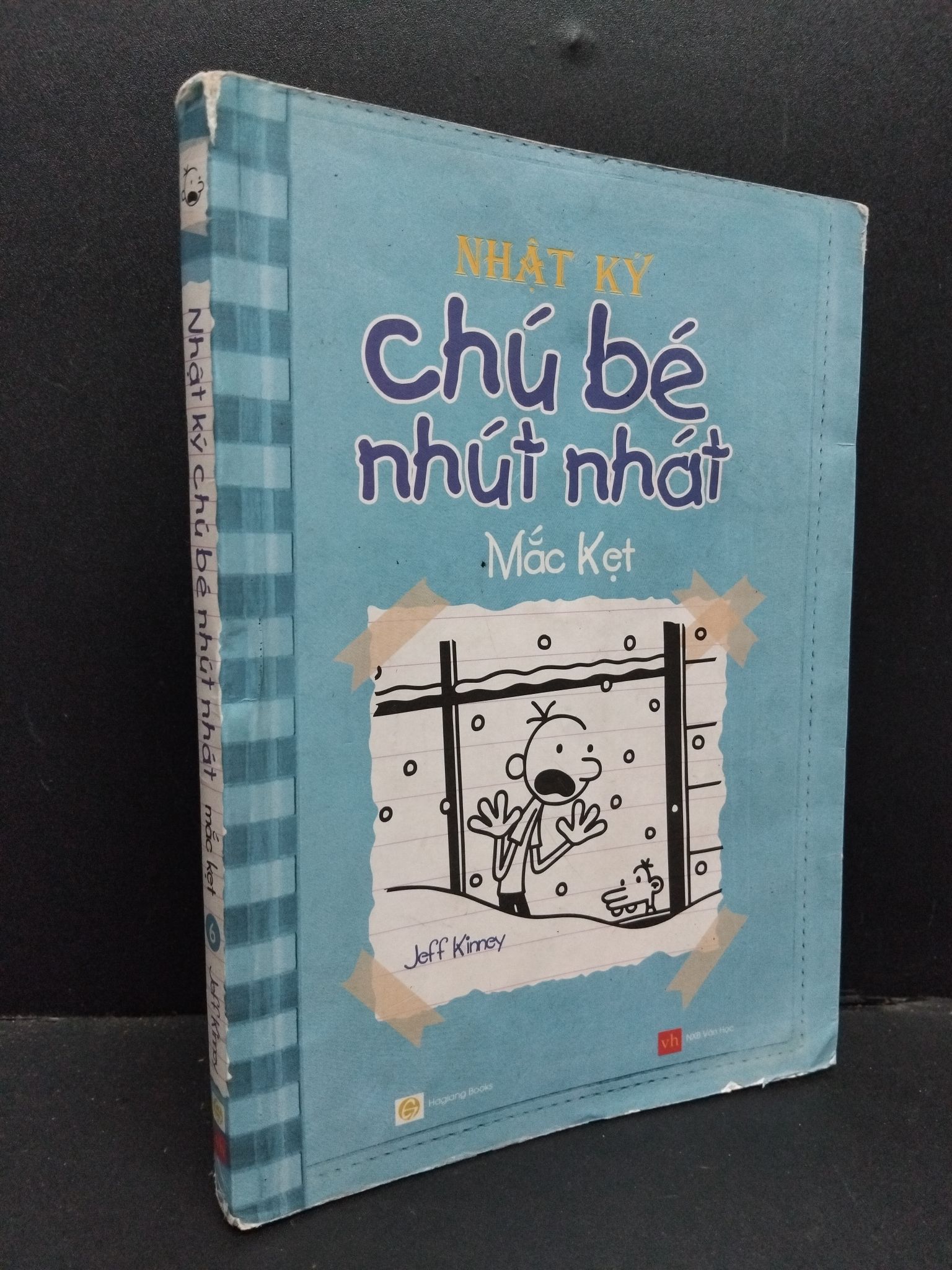 Nhật ký chú bé nhút nhát mắc kẹt Jeff Kinney mới 70% bẩn bìa, ố nhẹ, tróc gáy, tróc bìa, ẩm 2014 HCM.ASB3010