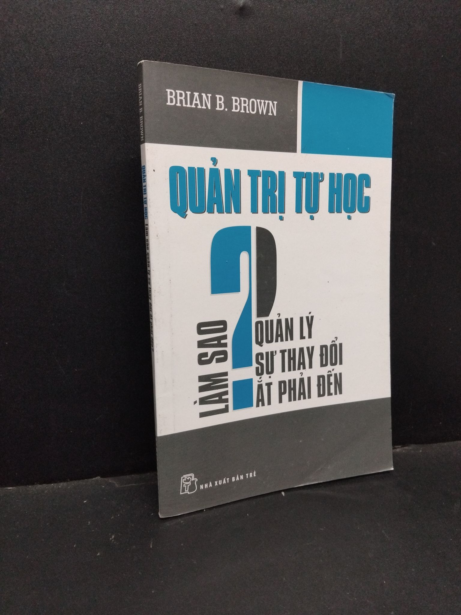 Quản trị tự học Làm sao quản lý sự thay đổi ắt phải đến Brian B.Brown mới 90% bẩn bìa, ố nhẹ 2011 HCM.ASB3010