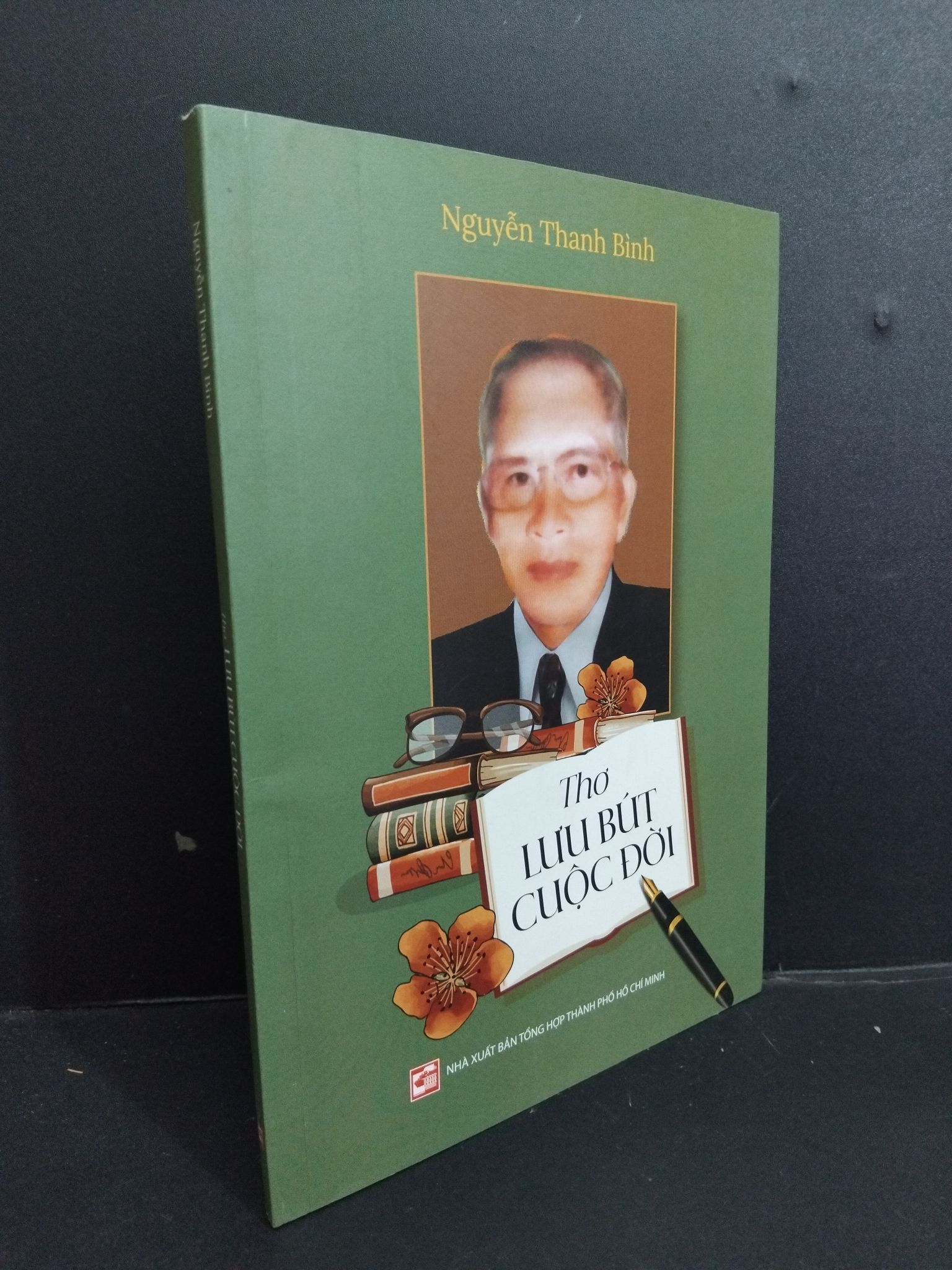 Thơ lưu bút cuộc đời Nguyễn Thanh Bình mới 90% bẩn nhẹ 2023 HCM.ASB0911