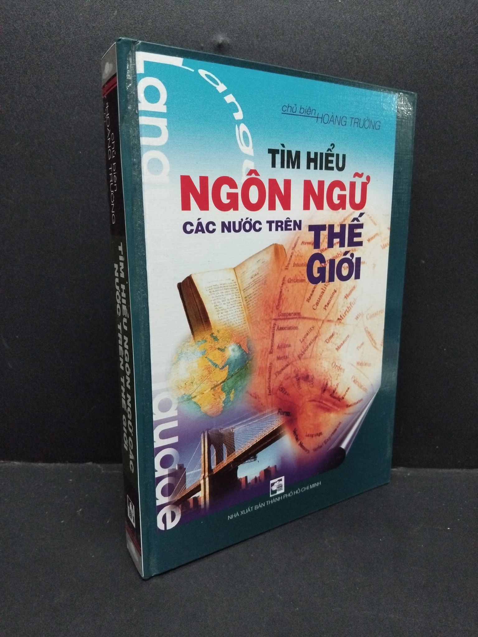 Tìm hiểu ngôn ngữ các nước trên thế giới (bìa cứng) Hoàng Trường mới 90% bẩn nhẹ 2005 HCM.ASB0911