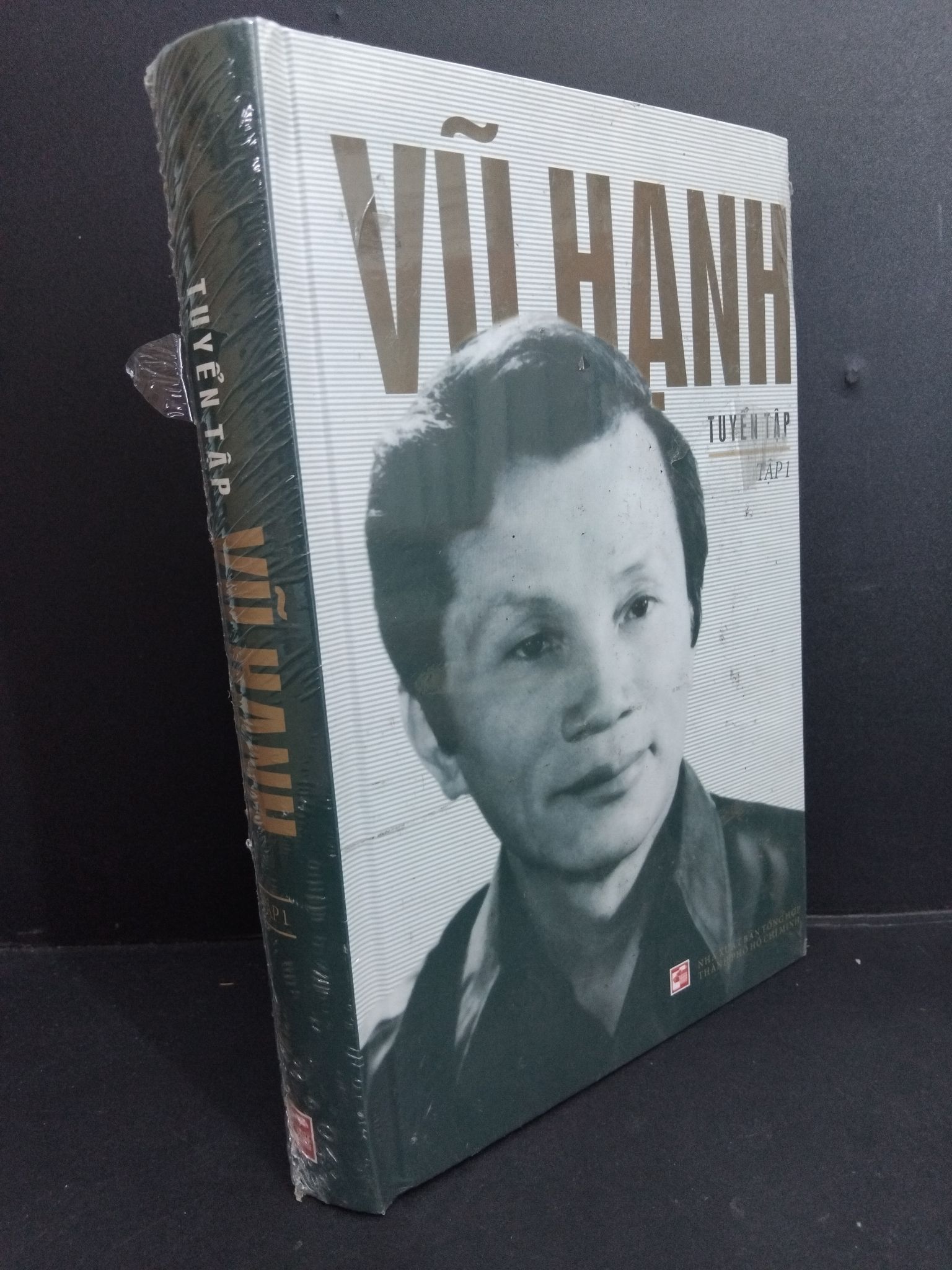 Tuyển tập Vũ Hạnh tập 1 (bìa cứng, có seal) mới 80% ố HCM.ASB0911