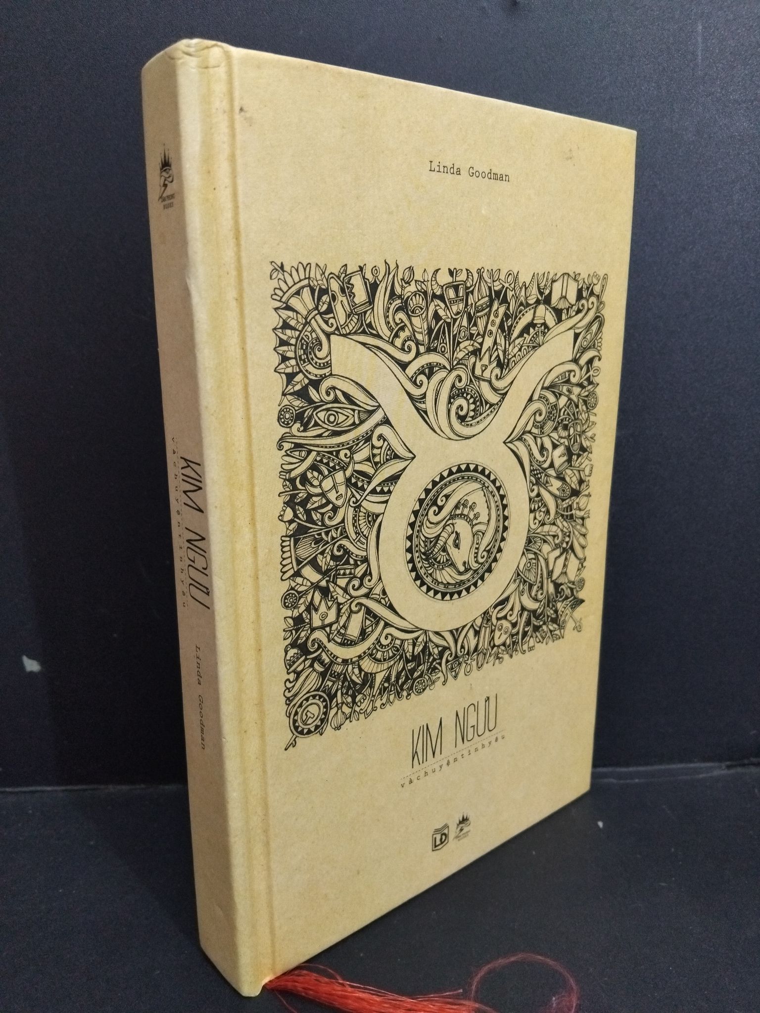 Kim ngưu và chuyện tình yêu (bìa cứng) Linda Goodman mới 80% ố 2013 HCM.TN0911