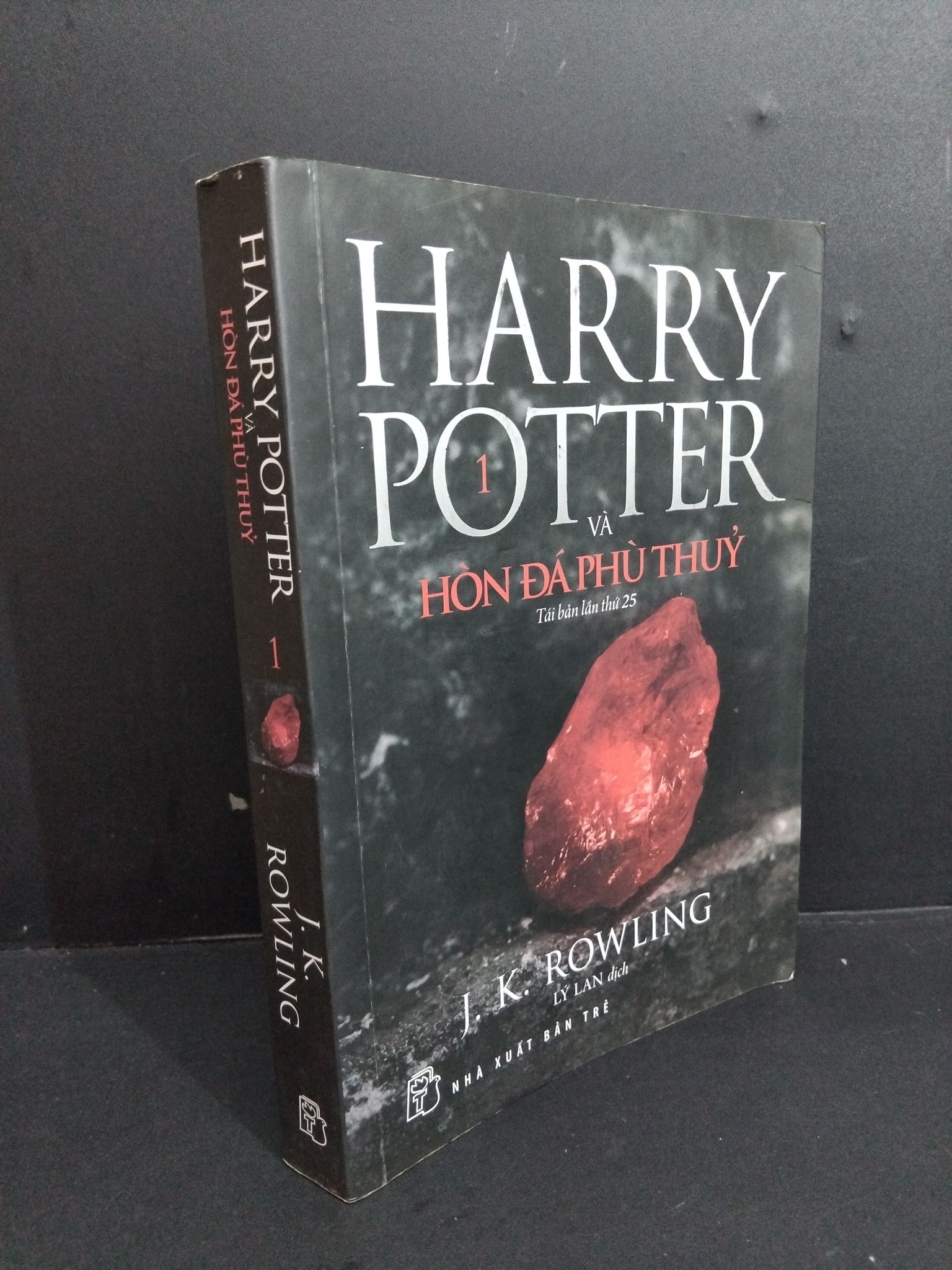 Harry Potter và hòn đá phù thuỷ J. K. Rowling mới 70% ố vàng 2016 HCM1511