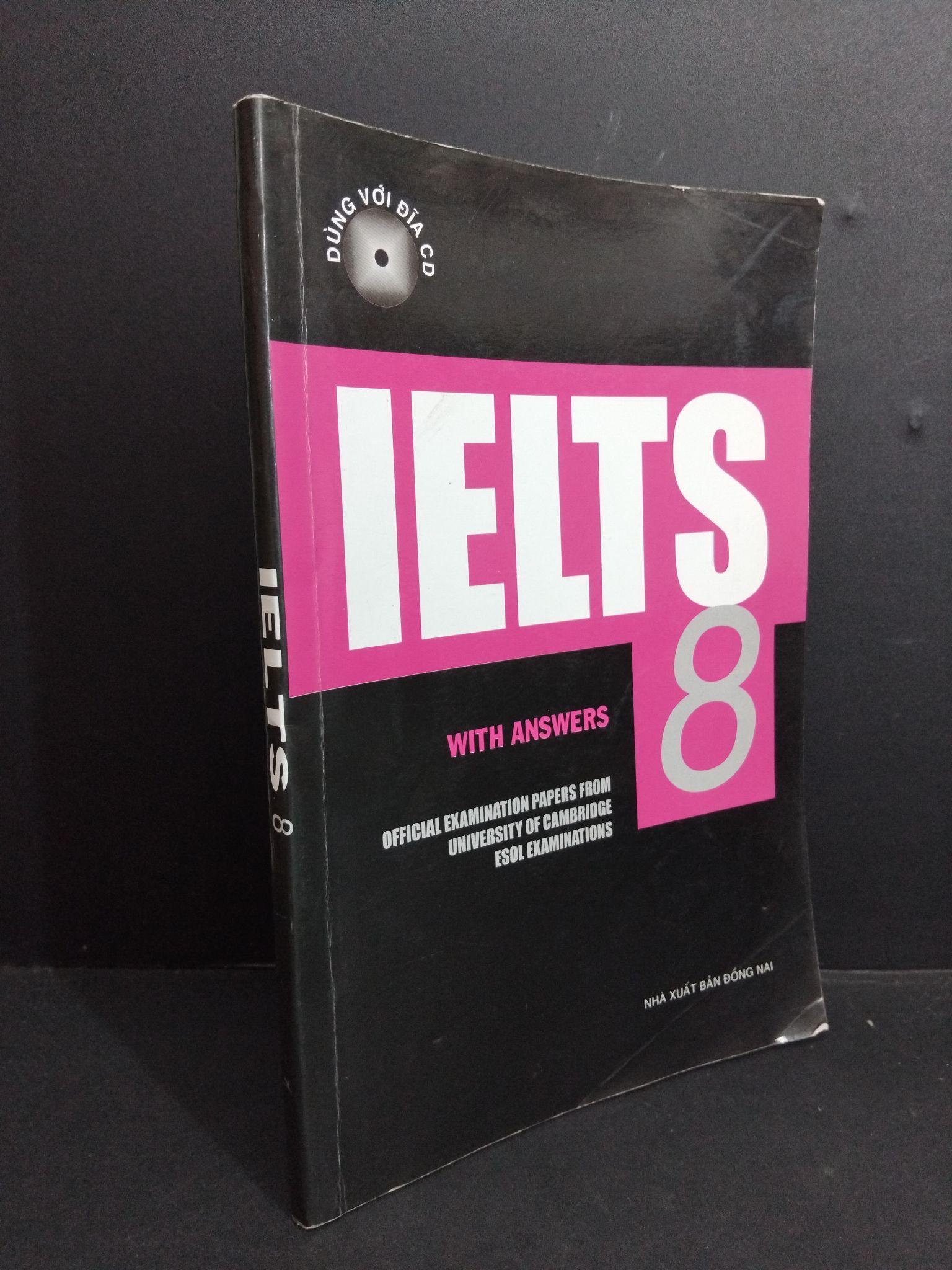 Ielts 8 with answer mới 80% bẩn bìa, ố nhẹ, có chữ viết, gạch chân bằng bút chì nhiều HCM2811 HỌC NGOẠI NGỮ