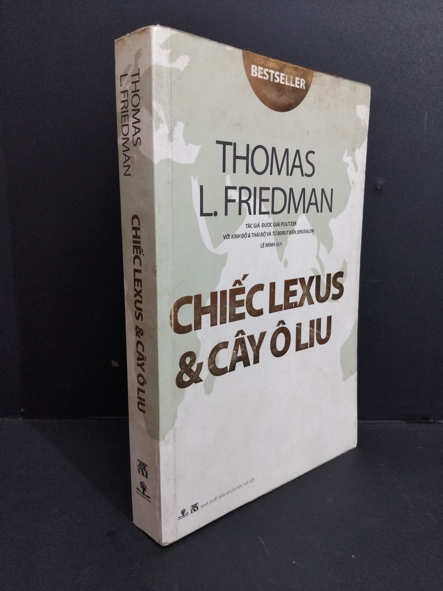 Chiếc Lexus và cây ô liu mới 80% bẩn bìa, ố vàng, tróc gáy nhẹ 2009 HCM2811 Thomas L. Friedman LỊCH SỬ - CHÍNH TRỊ - TRIẾT HỌC