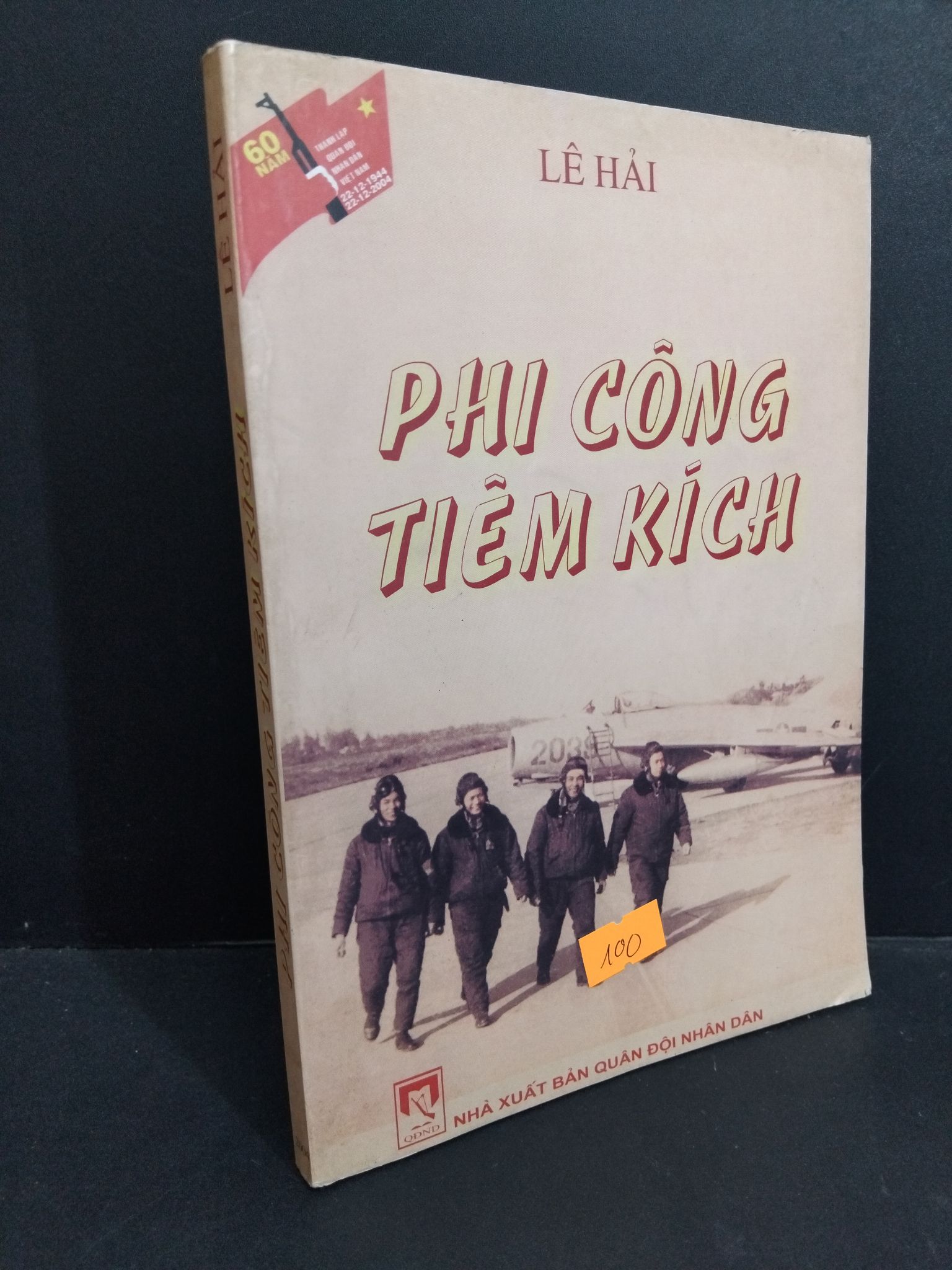 Phi công tiêm kích mới 80% ố gấp bìa có chữ ký tác giả 2004 HCM2811 Lê Hải LỊCH SỬ - CHÍNH TRỊ - TRIẾT HỌC