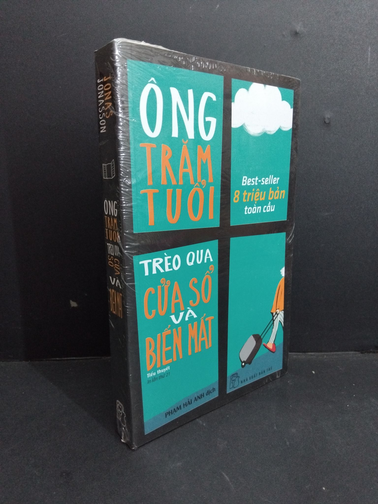 Ông trăm tuổi trèo qua cửa sổ và biến mất mới 100% HCM2811 Jonas Jonasson VĂN HỌC