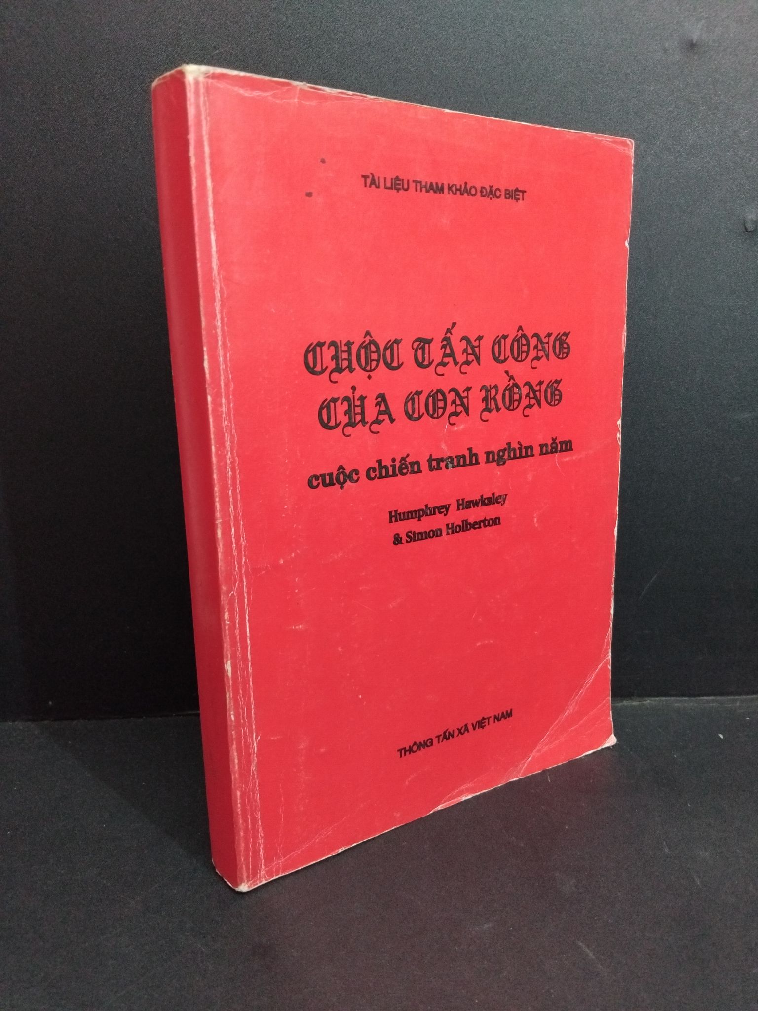 Cuộc tấn công của con rồng cuộc chiến tranh nghìn năm mới 80% ố vàng, bẩn bìa, tróc bìa, tróc gáy HCM2811 Humphrey Hawksley & Simon Holberton LỊCH SỬ - CHÍNH TRỊ - TRIẾT HỌC