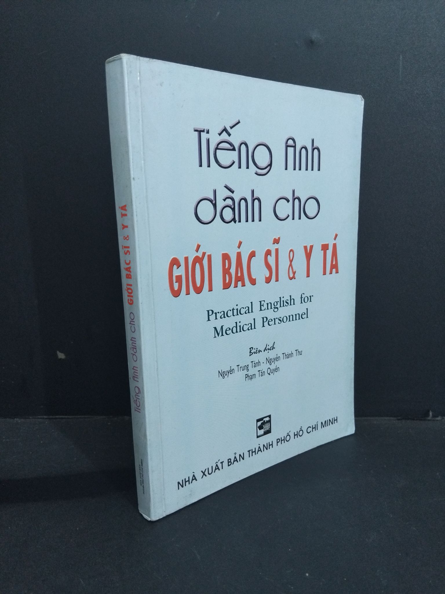 Tiếng Anh dành cho giới bác sĩ & y tá mới 80% ố bẩn có chữ ký trang đầu 2010 HCM2811 HỌC NGOẠI NGỮ