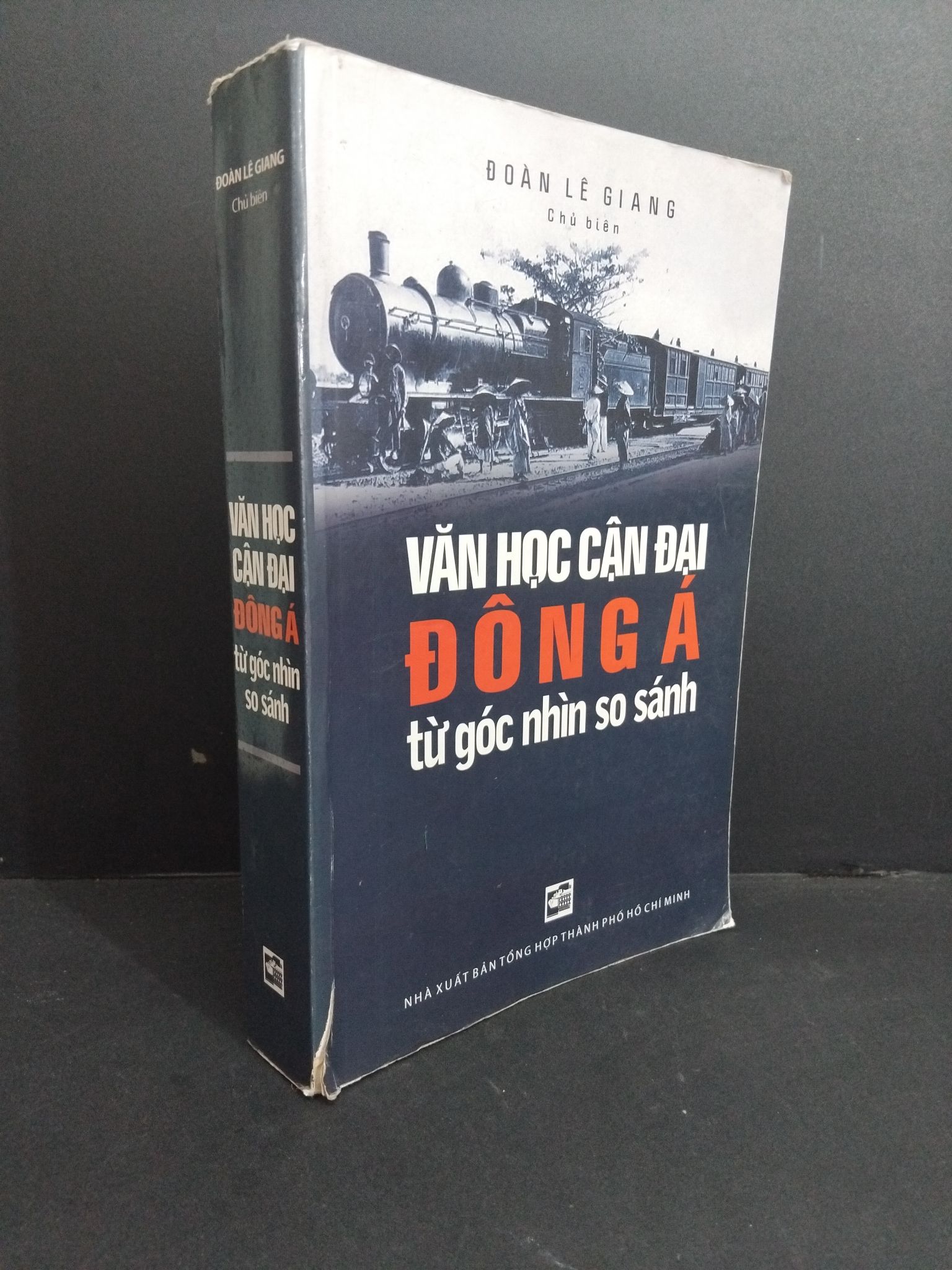 Văn học cận đại Đông Á từ góc nhìn so sánh mới 80% ố rách gáy có mộc trang đầu 2011 HCM2811 Đoàn Lê Giang VĂN HỌC