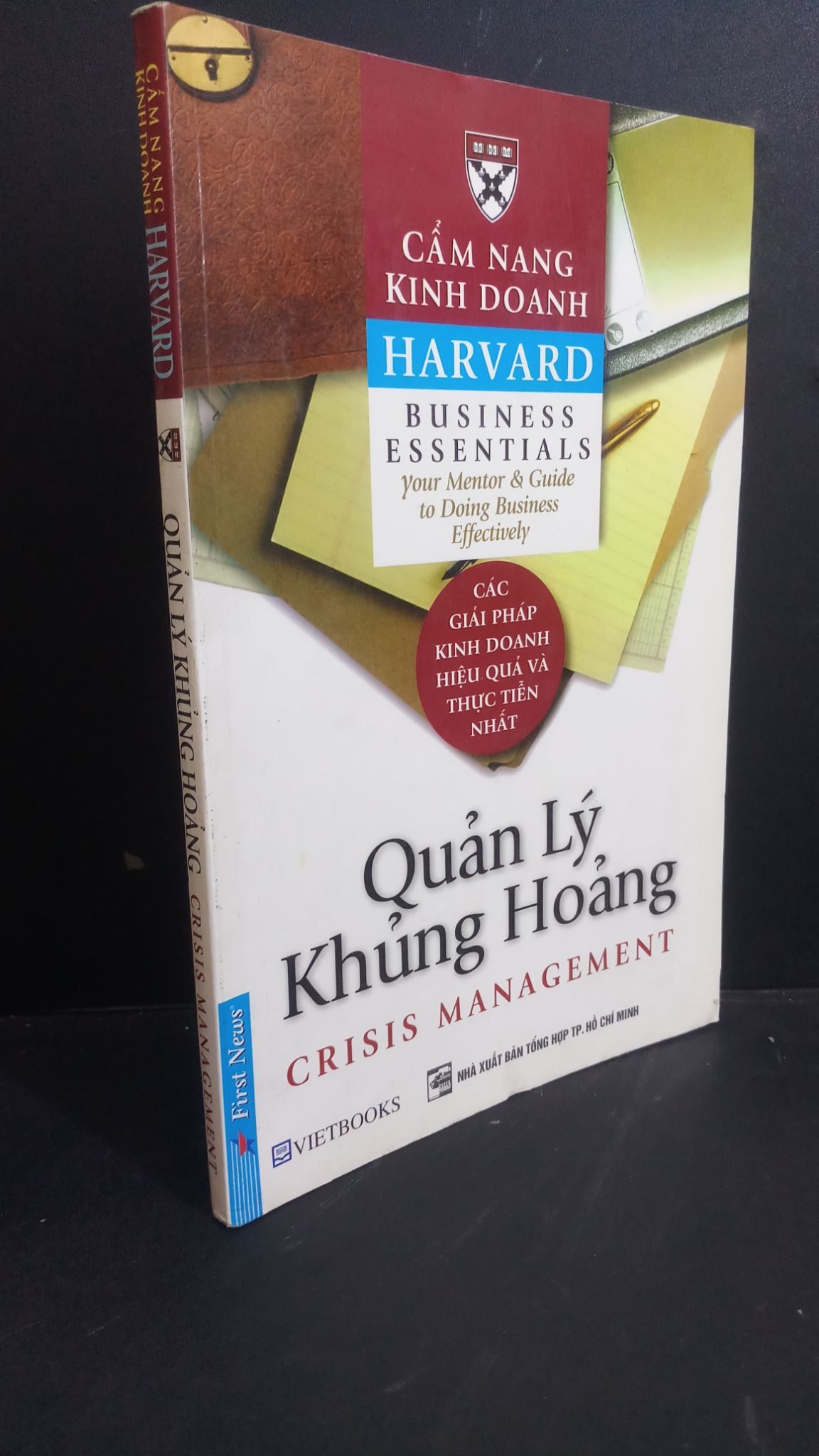 Cẩm nang kinh doanh Harvard Quản lý khủng hoảng mới 90% bẩn bìa, ố nhẹ, tróc gáy 2006 HCM2811 Harvard Business Essentials KỸ NĂNG