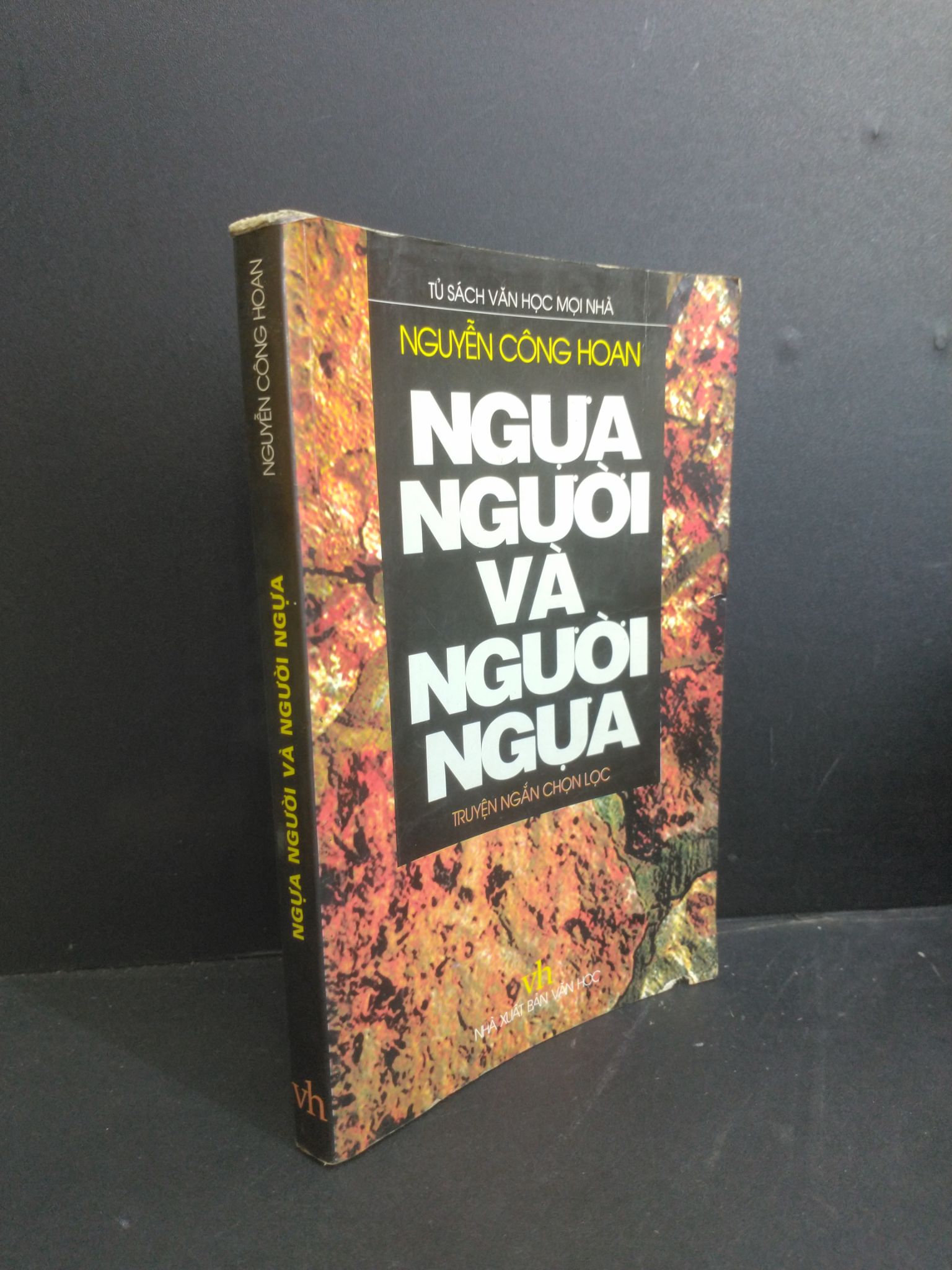 Ngựa người và người ngựa mới 80% bẩn bìa, ố, tróc gáy 2002 HCM0412 Nguyễn Công Hoan VĂN HỌC