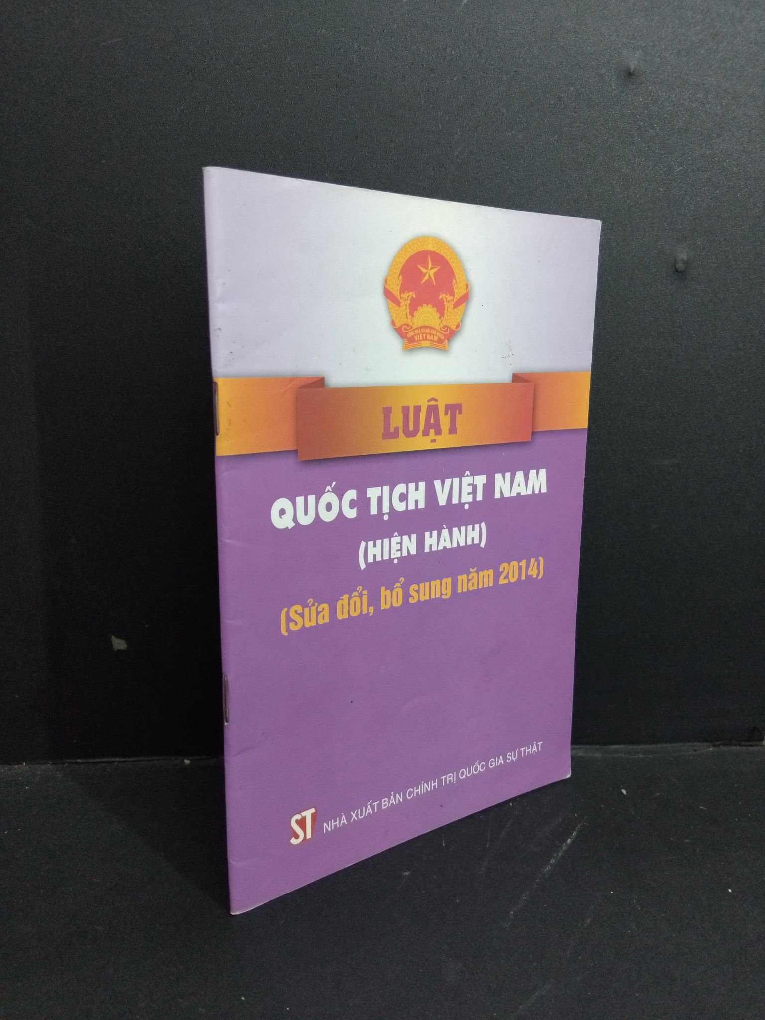 Luật quốc tịch Việt Nam (hiện hành) mới 90% ố nhẹ có chữ ký trang đầu 2019 HCM2811 GIÁO TRÌNH, CHUYÊN MÔN