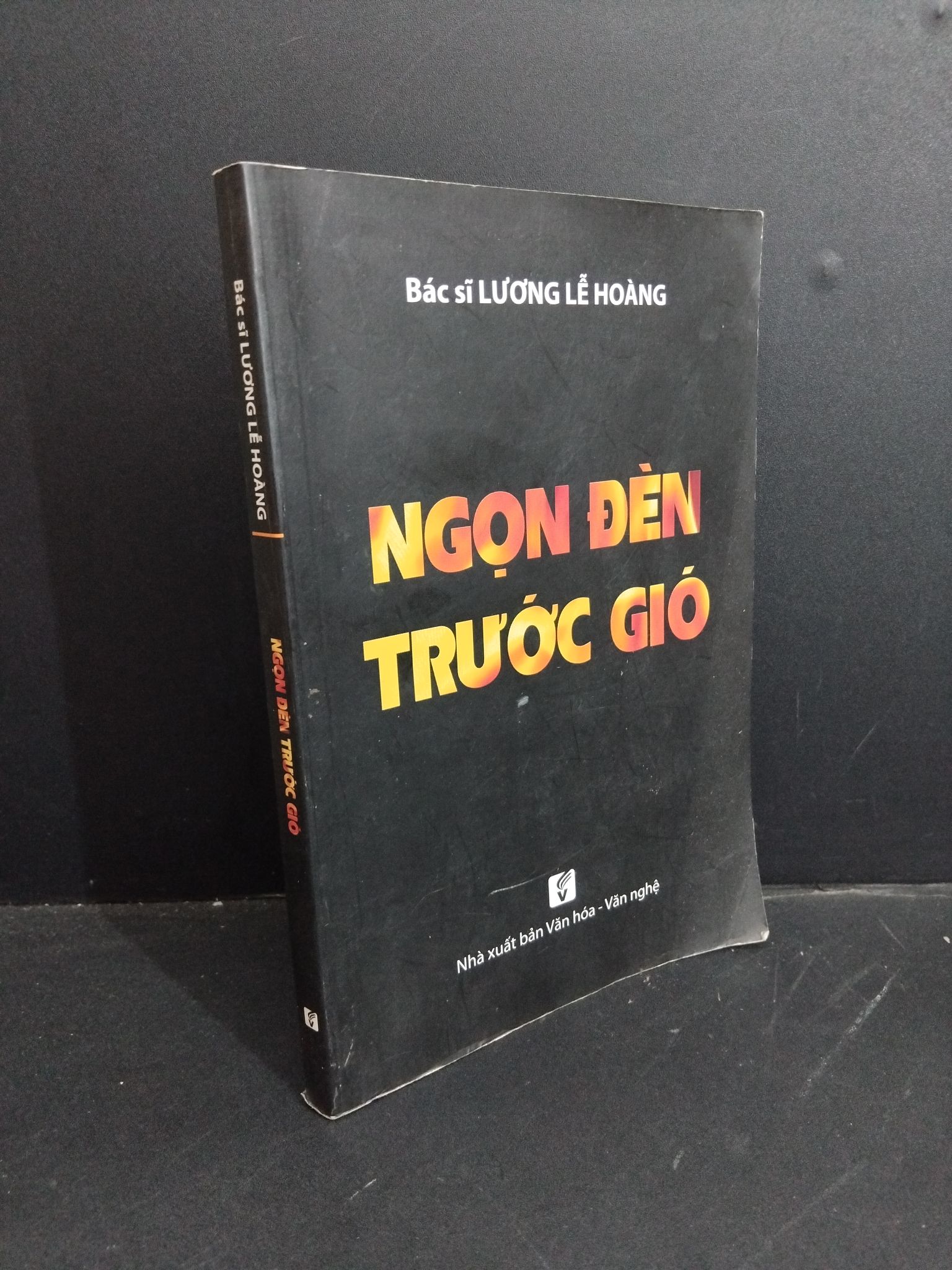 Ngọn đèn trước gió mới 70% ố ẩm có chữ viết và mộc trang đầu 2015 HCM2811 Bác sĩ Lương Lễ Hoàng SỨC KHỎE - THỂ THAO