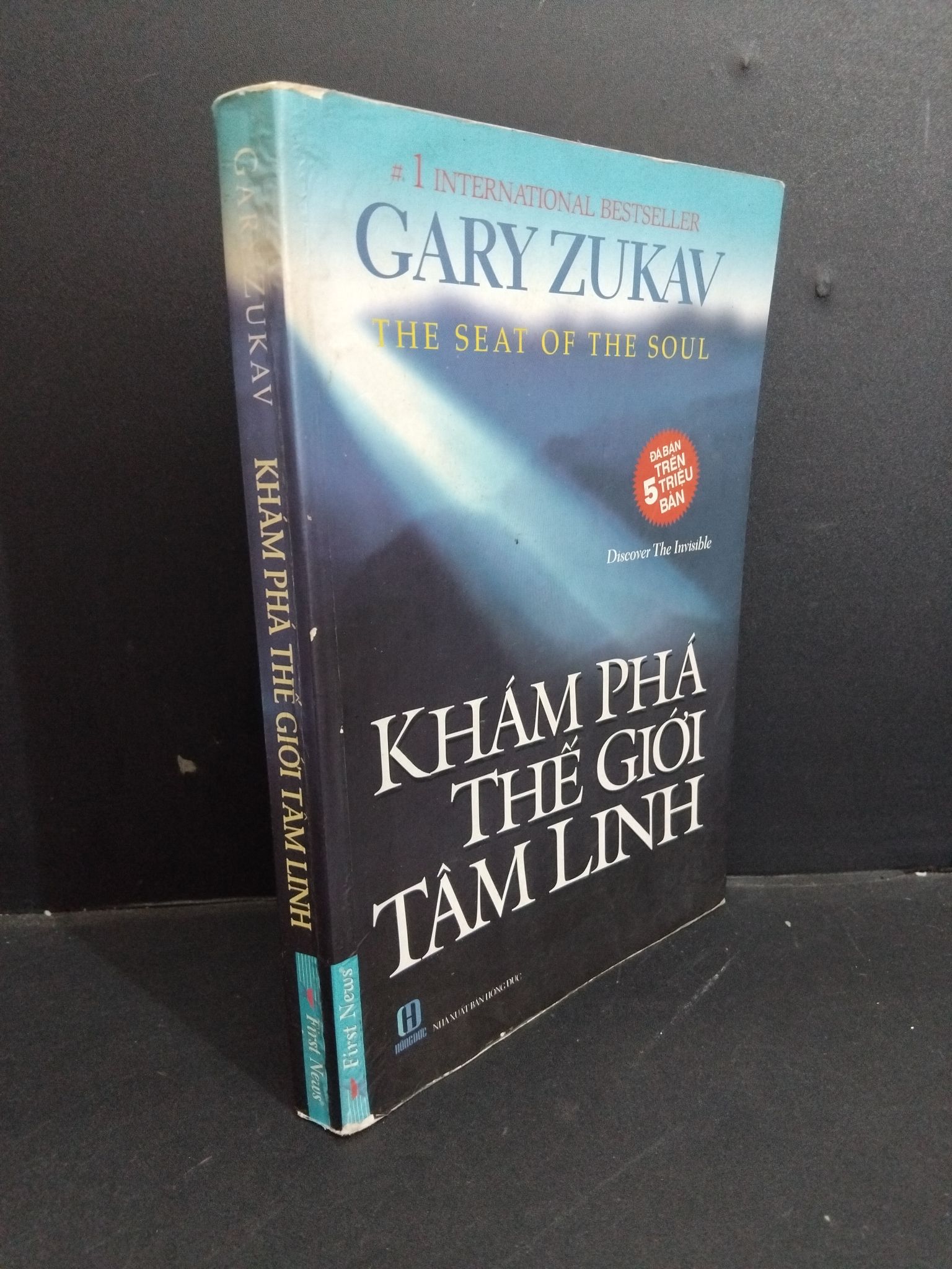 Khám phá thế giới tâm linh mới 70% ố ẩm có viết trang đầu rách bìa 2012 HCM2811 Gary Zukav TÂM LÝ