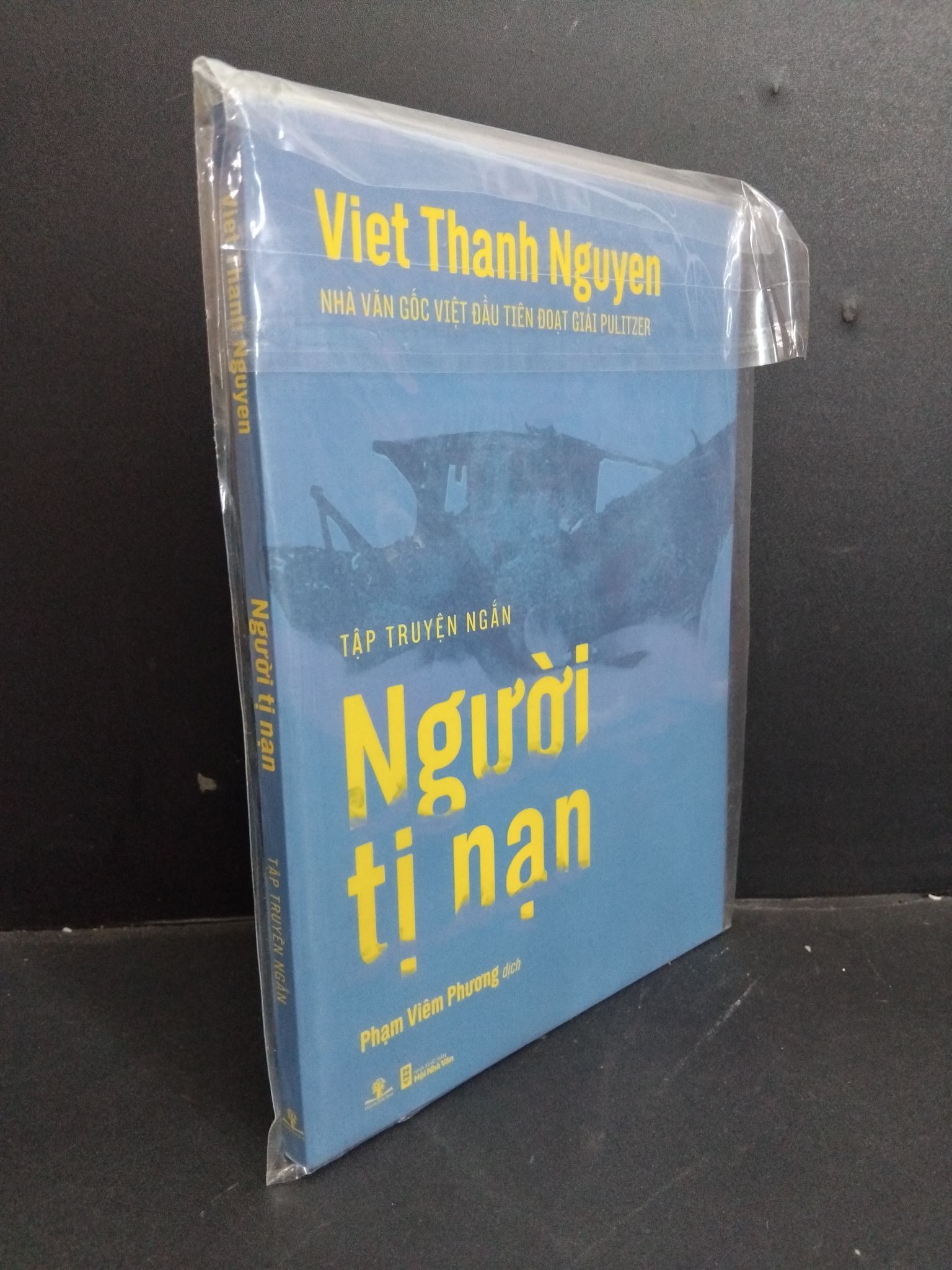 Người tị nạn mới 100% HCM0612 Viet Thanh Nguyen VĂN HỌC