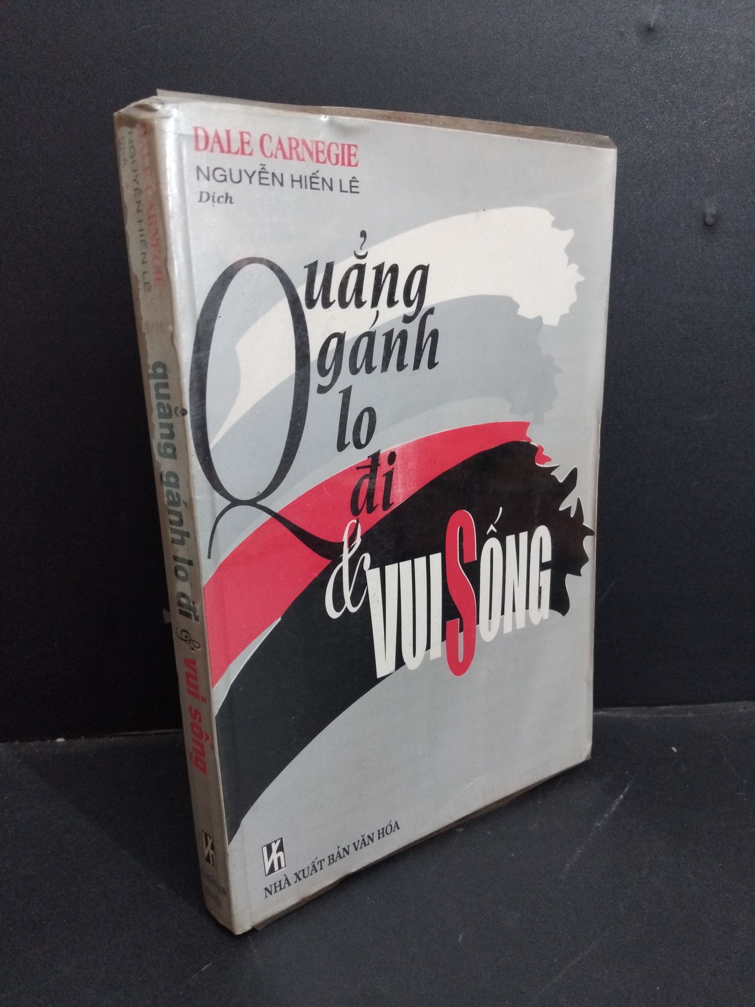 Quẳng gánh lo đi và vui sống mới 80% bẩn bìa, ố vàng, có chữ ký, chữ viết 1997 HCM0412 Dale Carnegie KỸ NĂNG