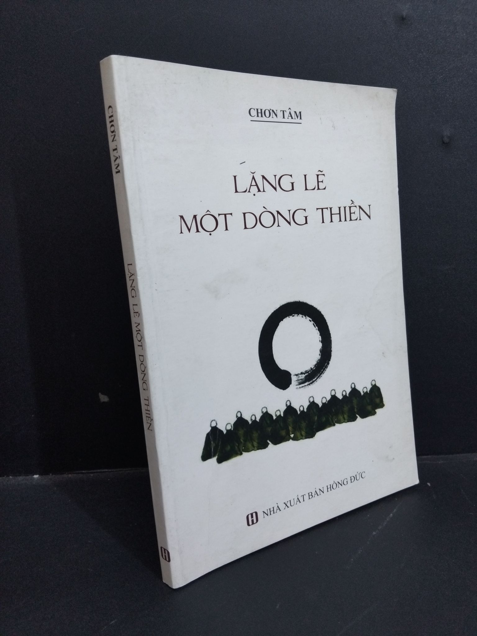 Lặng lẽ một dòng thiền mới 90% bẩn bìa 2018 HCM0412 Chơn Tâm TÂM LINH - TÔN GIÁO - THIỀN