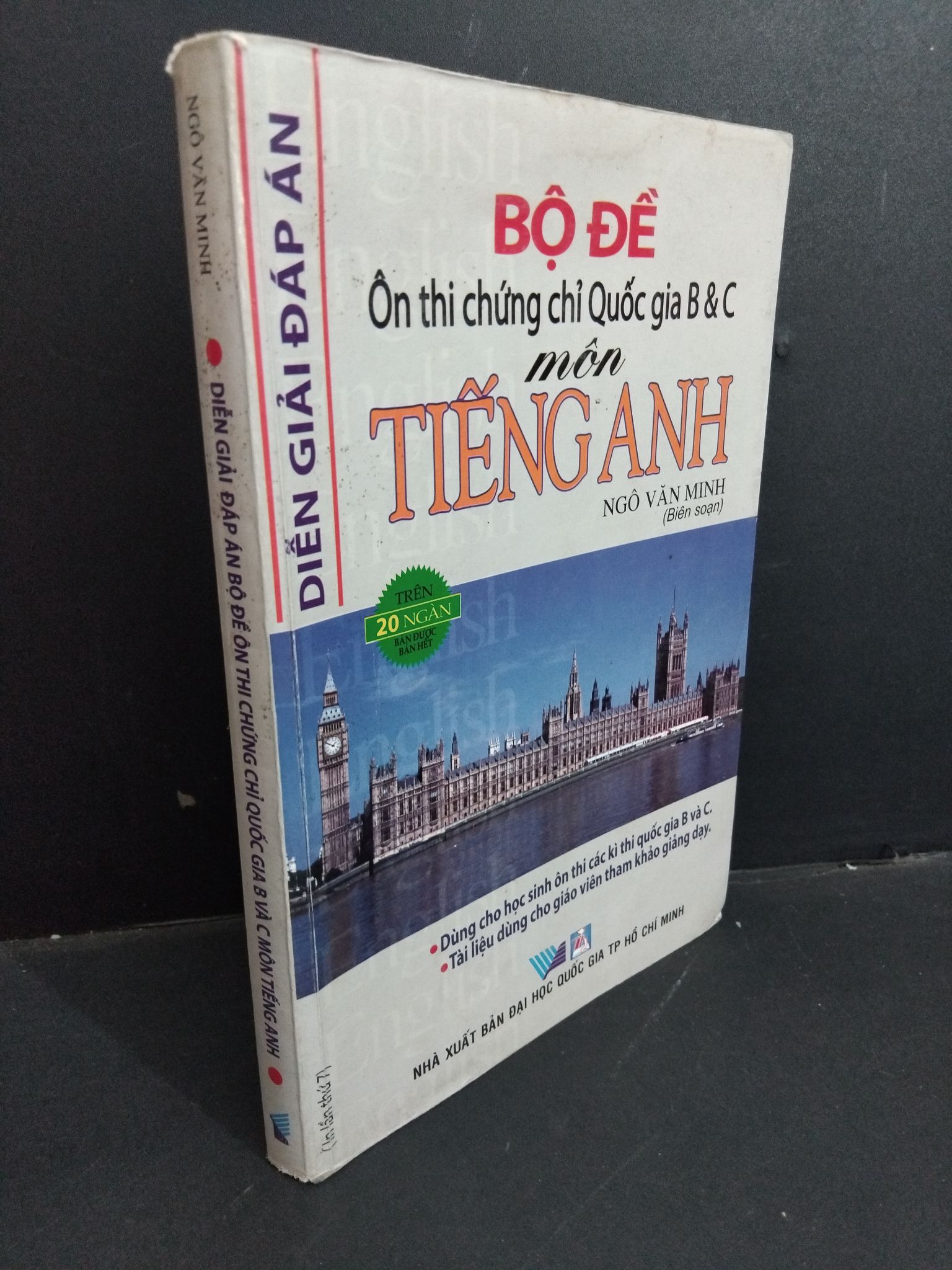 Diễn giải đáp án bộ đề ôn thi chững chỉ quốc gia B & C môn tiếng Anh mới 70% ố ẩm bẩn có viết trang đầu gấp góc 2009 HCM2811 Ngô Văn Minh GIÁO TRÌNH, CHUYÊN MÔN