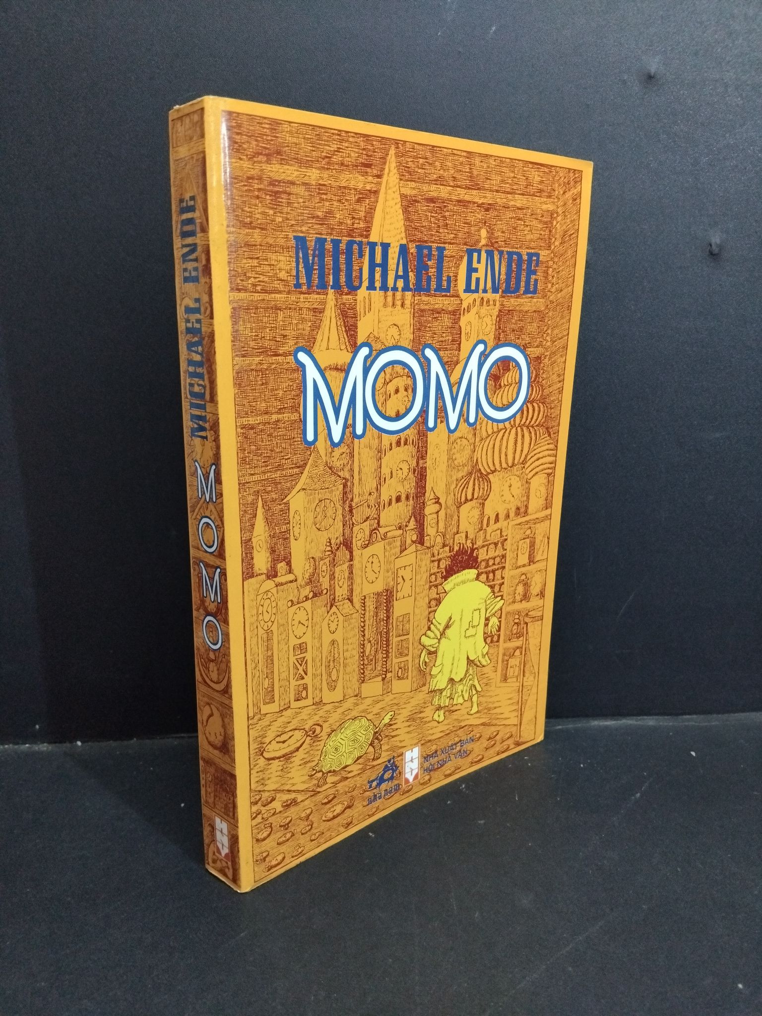 Momo mới 90% ố nhẹ 2009 HCM2811 Michael Ende VĂN HỌC