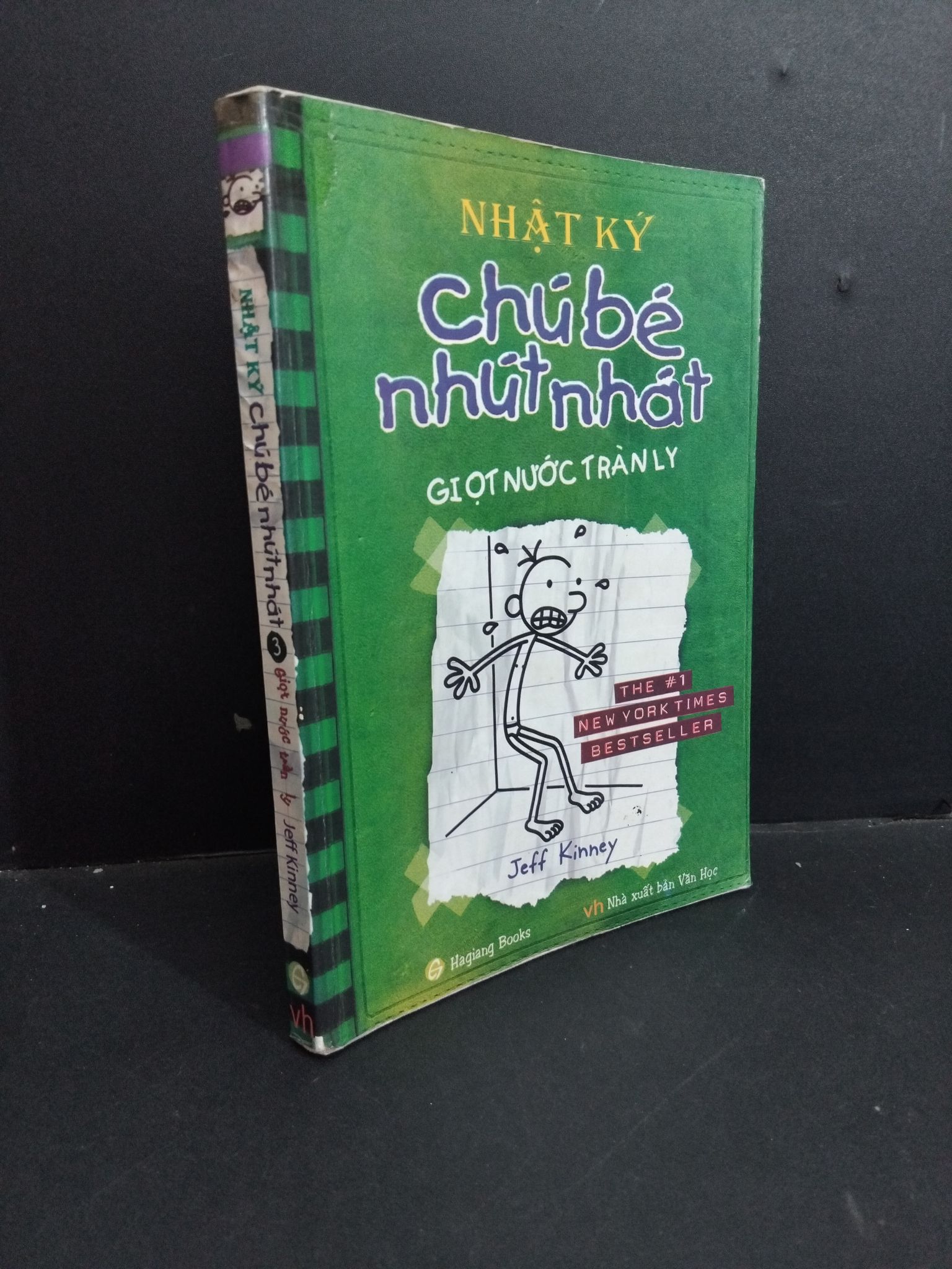 Nhật ký chú bé nhút nhát 3 Giọt nước tràn ly mới 70% bẩn bìa, ố nhẹ, tróc gáy, có vết vẽ 2014 HCM2811 Jeff Kinney VĂN HỌC