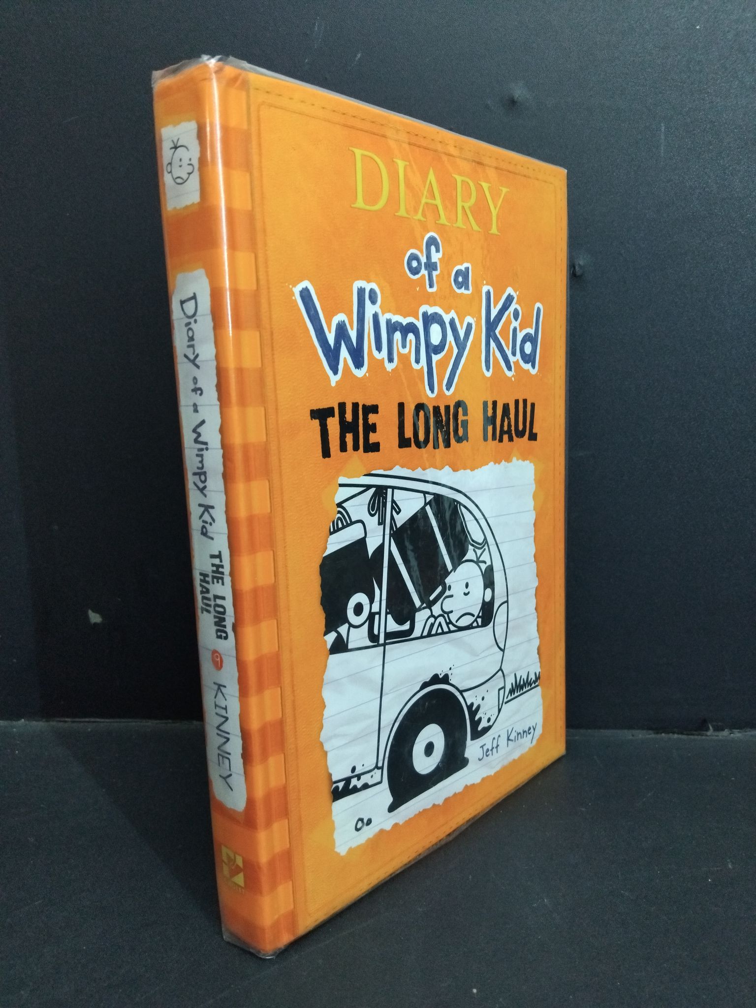 Diary of a wimpy kid 9 The long haul (bìa cứng) mới 80% bẩn bìa, ố nhẹ, có chữ viết trang đầu HCM1712 Jeff Kinney NGOẠI VĂN