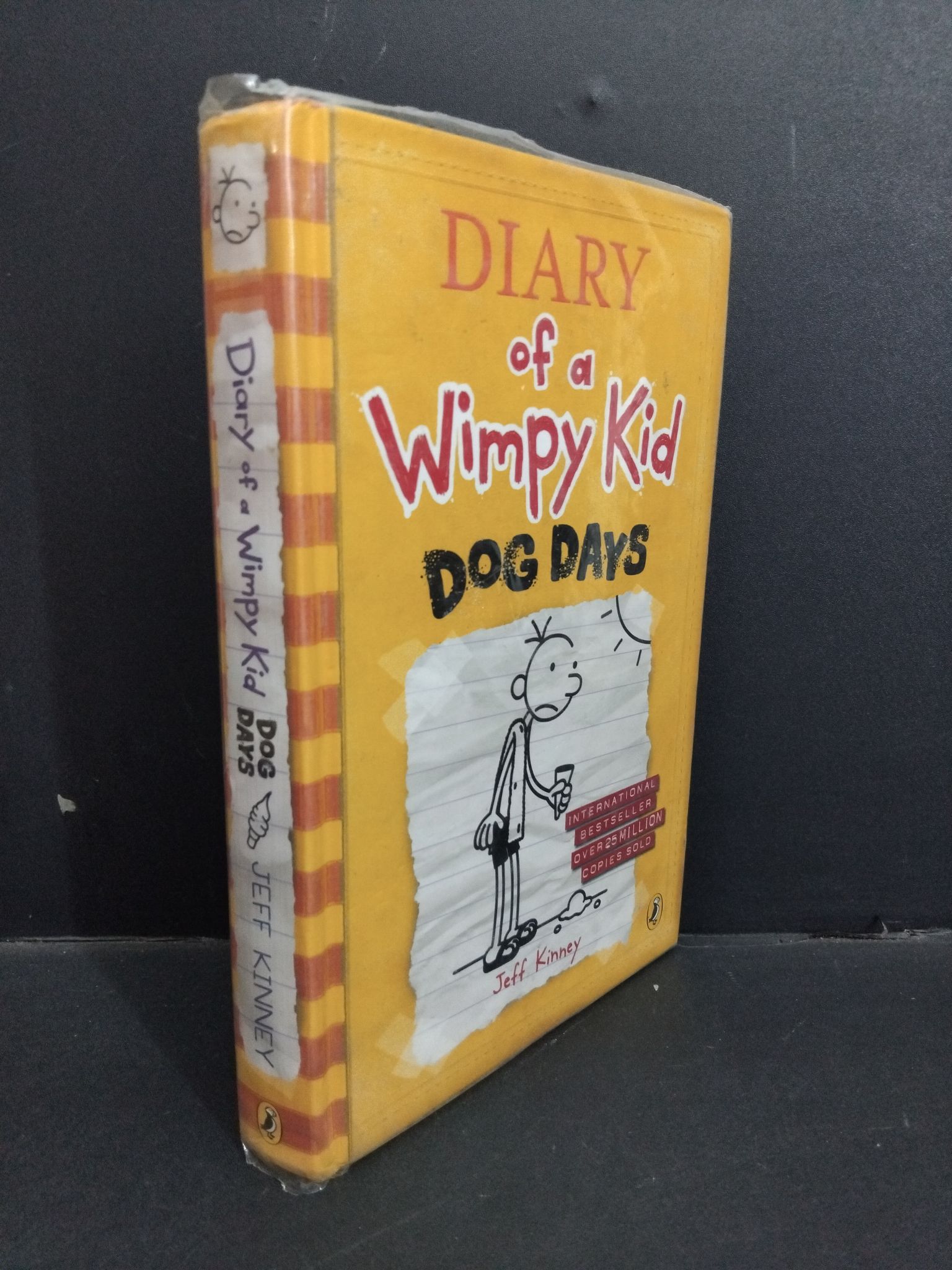 Diary of a wimpy kid Dog days (bìa cứng) mới 90% bẩn bìa, ố vàng HCM1712 Jeff Kinney NGOẠI VĂN