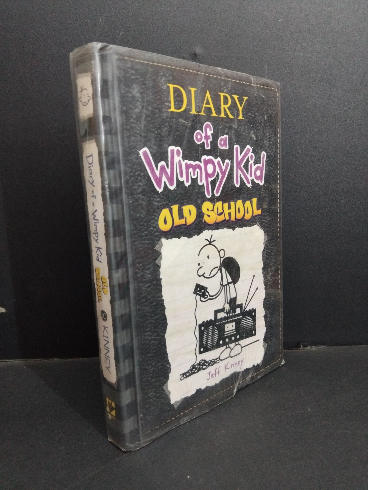 Diary of a wimpy kid 10 Old school (bìa cứng) mới 90% bẩn bìa, ố nhẹ HCM1712 Jeff Kinney NGOẠI VĂN