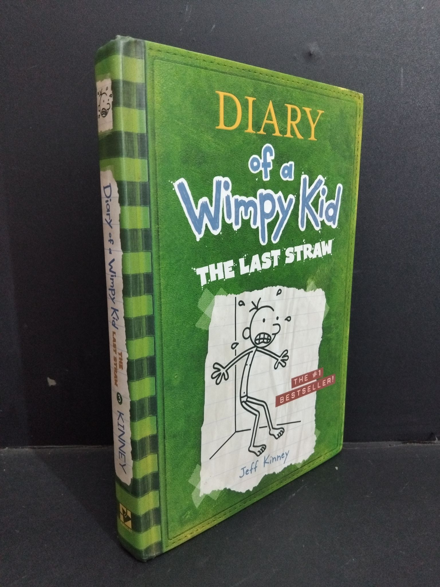 Diary of a wimpy kid 3 The last straw (bìa cứng) mới 80% bẩn bìa, ố, có mộc đỏ trang cuối HCM1712 Jeff Kinney NGOẠI VĂN